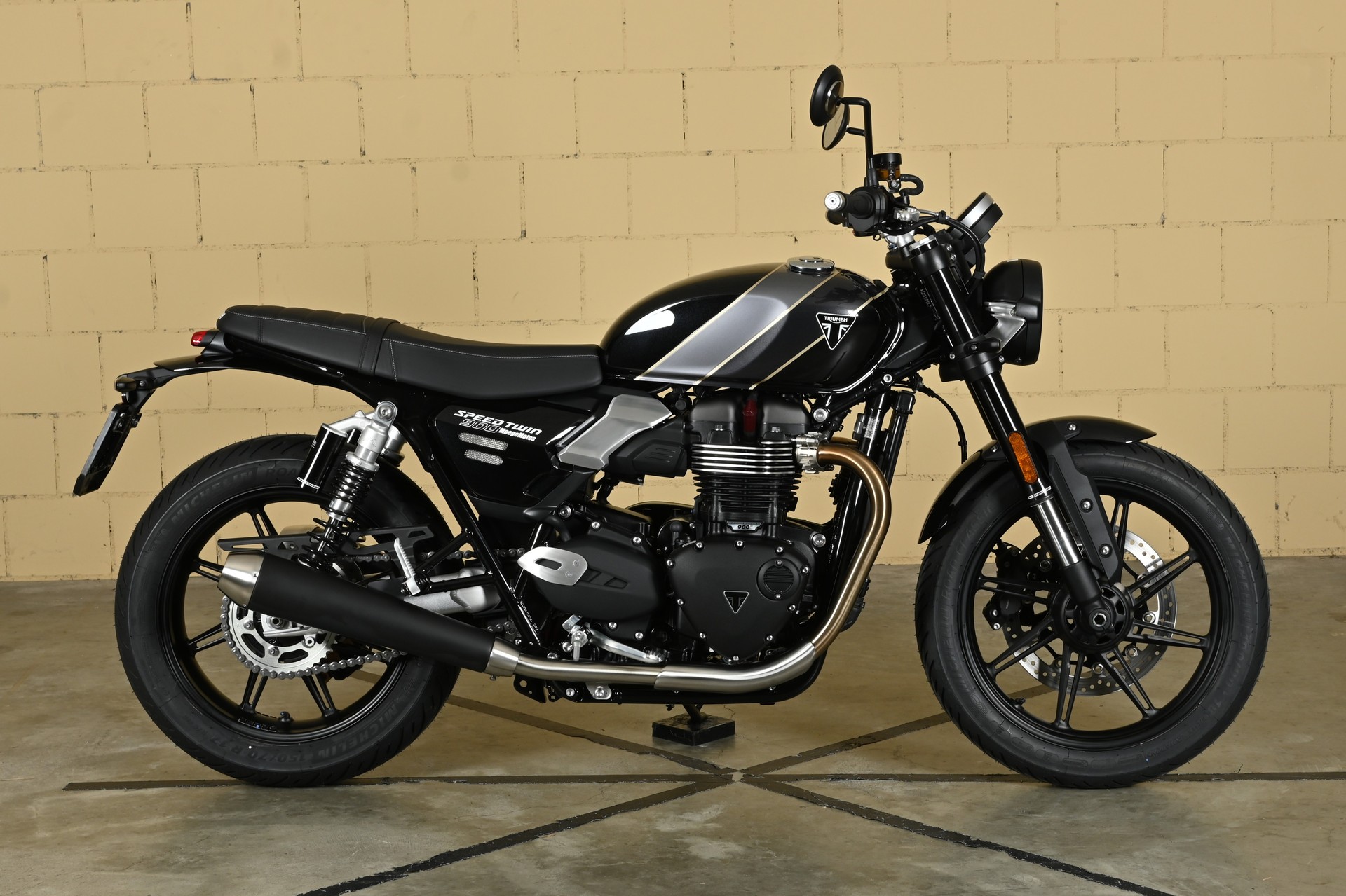 TRIUMPH Speed Twin 900-image-0