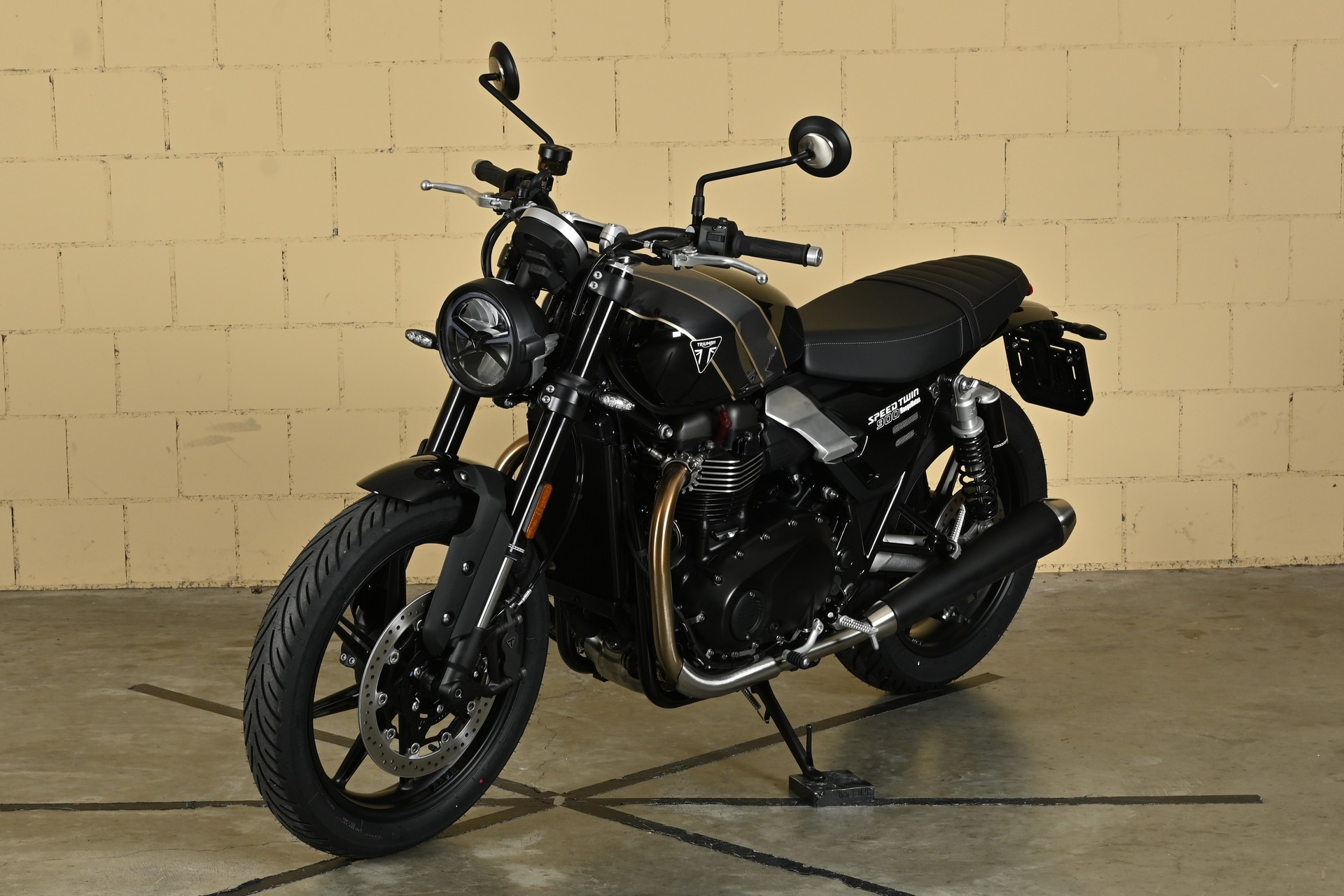 TRIUMPH Speed Twin 900-image-2