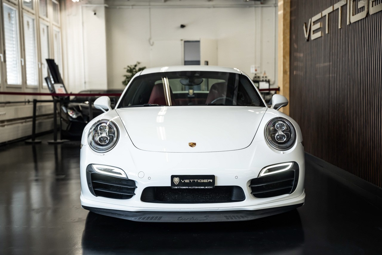 PORSCHE 911 Turbo S PDK-showroom-element-1