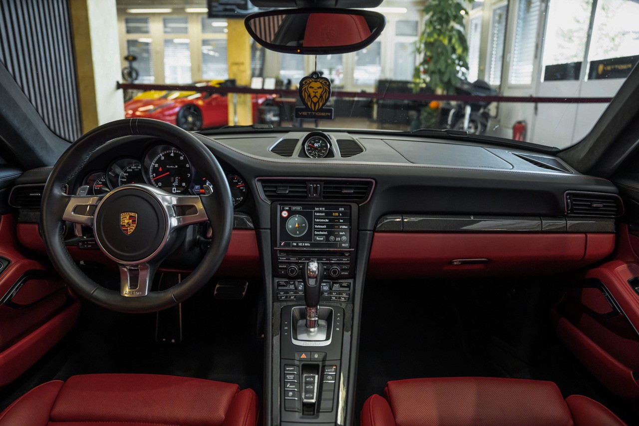 PORSCHE 911 Turbo S PDK-image-13