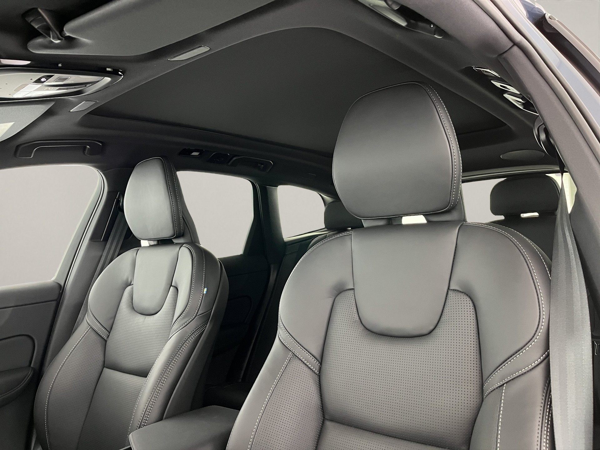 VOLVO XC60 2.0 T8 TE Black Edition eAWD-image-16