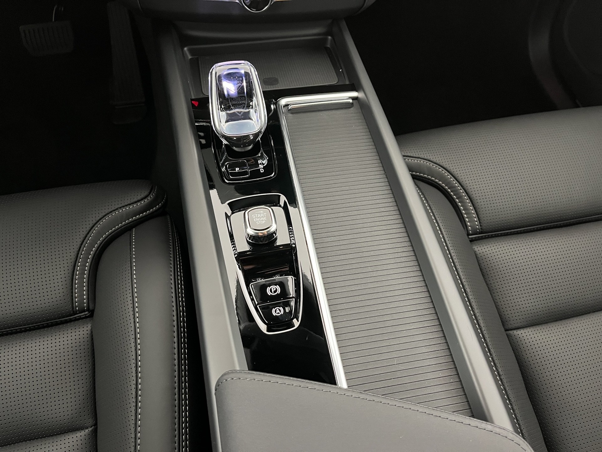 VOLVO XC60 2.0 T8 TE Black Edition eAWD-image-11