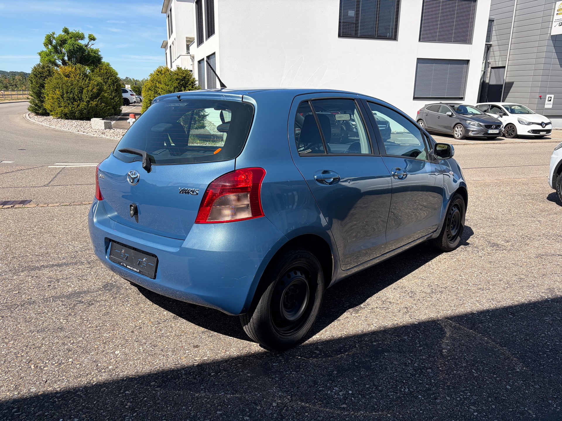 TOYOTA Yaris 1.3 Linea Sol-image-5