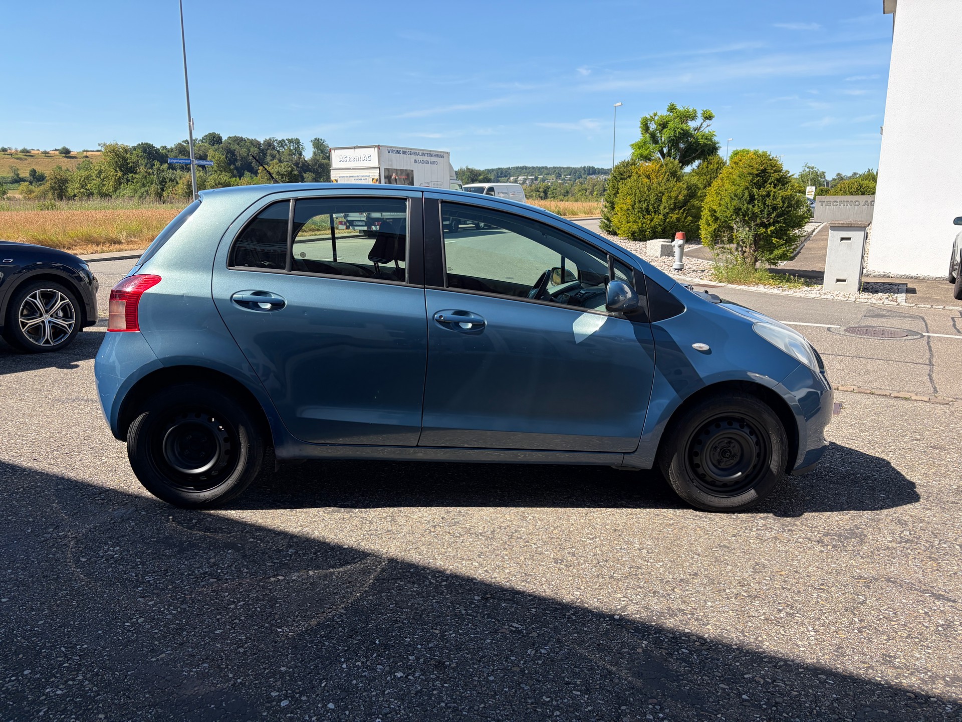 TOYOTA Yaris 1.3 Linea Sol-image-6