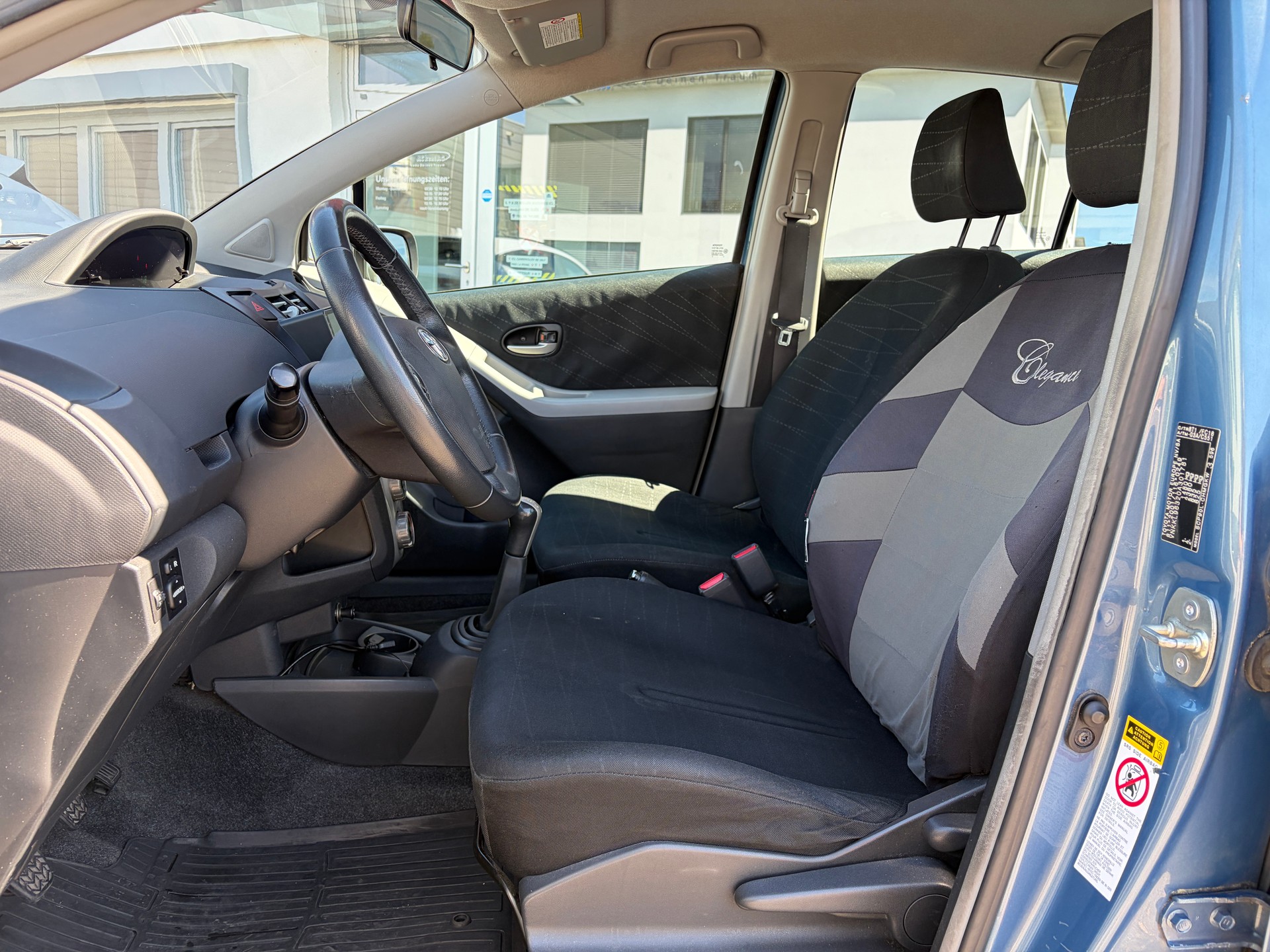 TOYOTA Yaris 1.3 Linea Sol-image-12