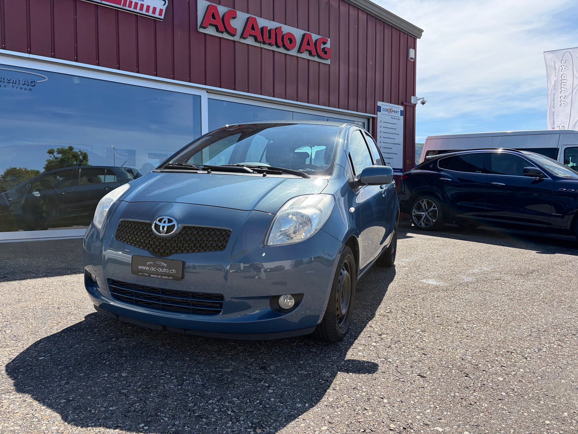 TOYOTA Yaris 1.3 Linea Sol-showroom-element-1