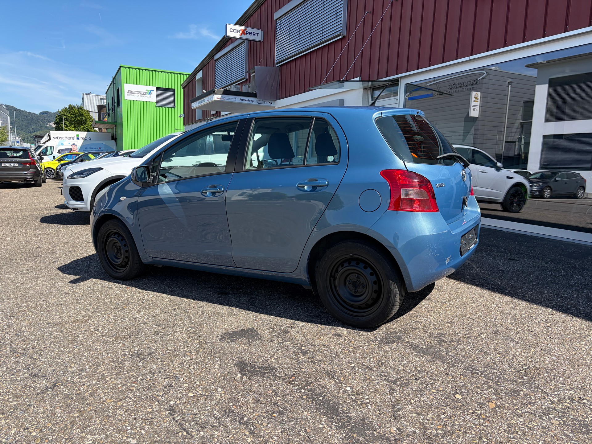 TOYOTA Yaris 1.3 Linea Sol-showroom-element-3