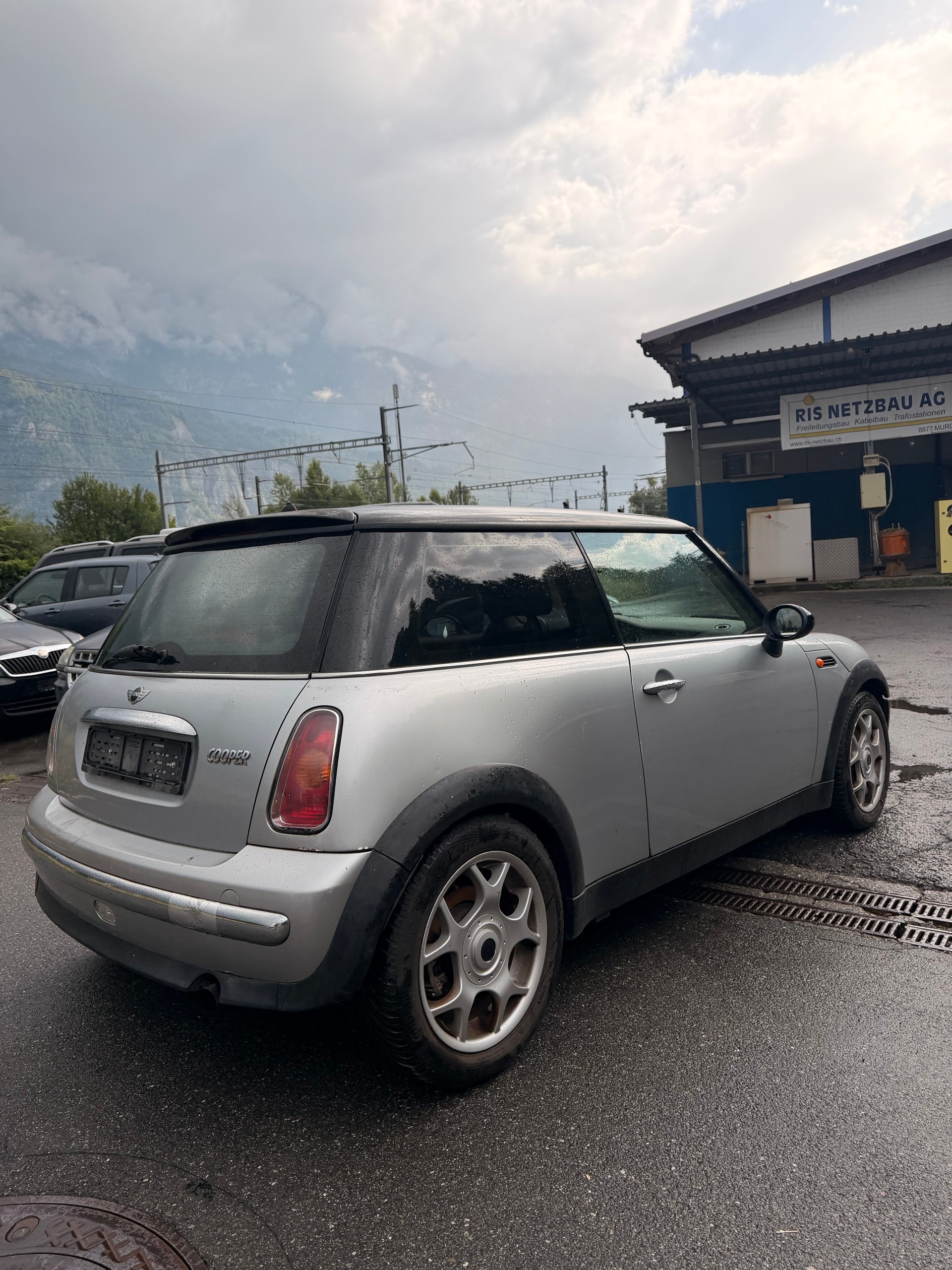 MINI Cooper-showroom-element-2