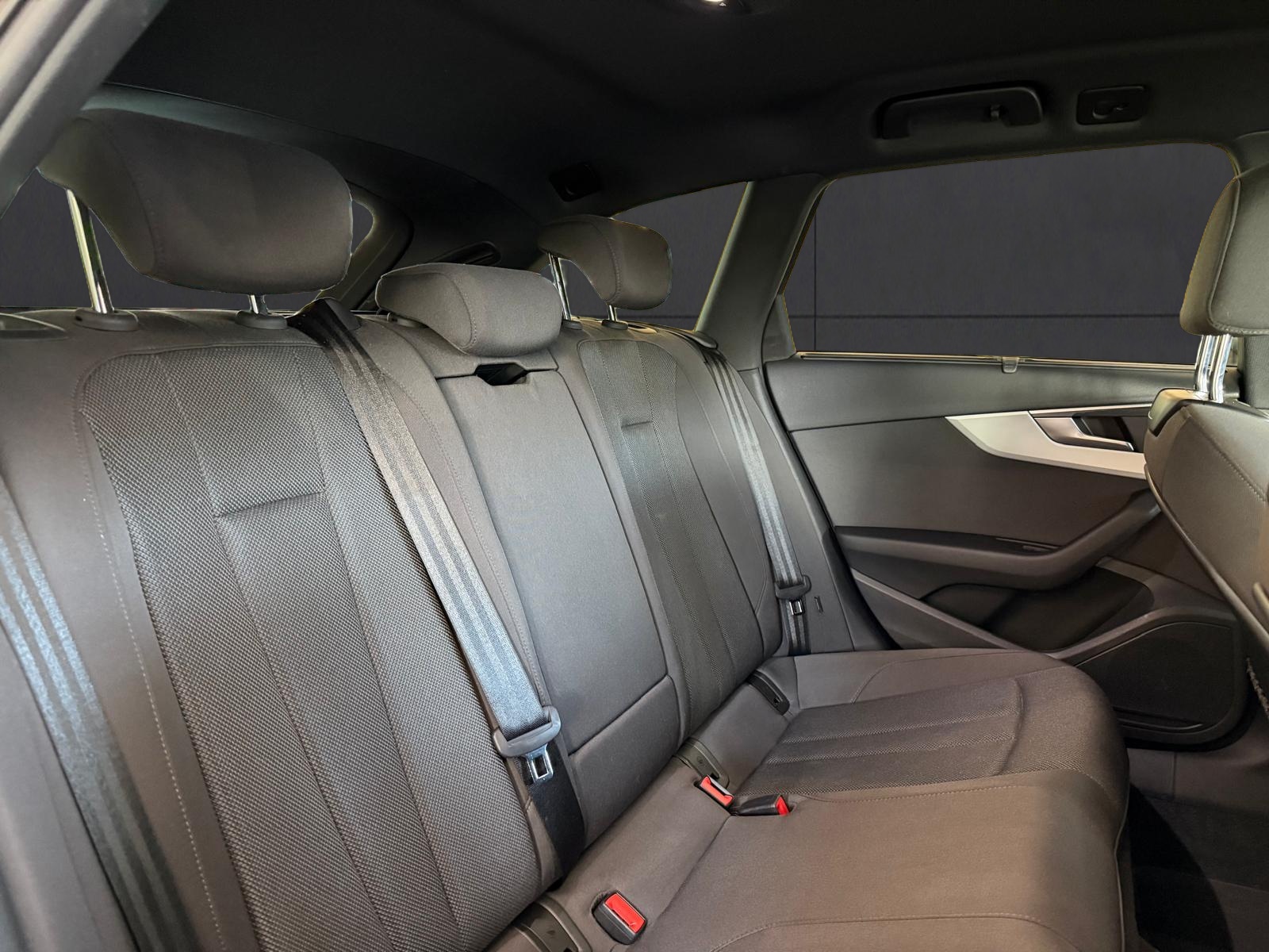 AUDI A4 Avant 40 TFSI advanced S-tronic quattro-image-18
