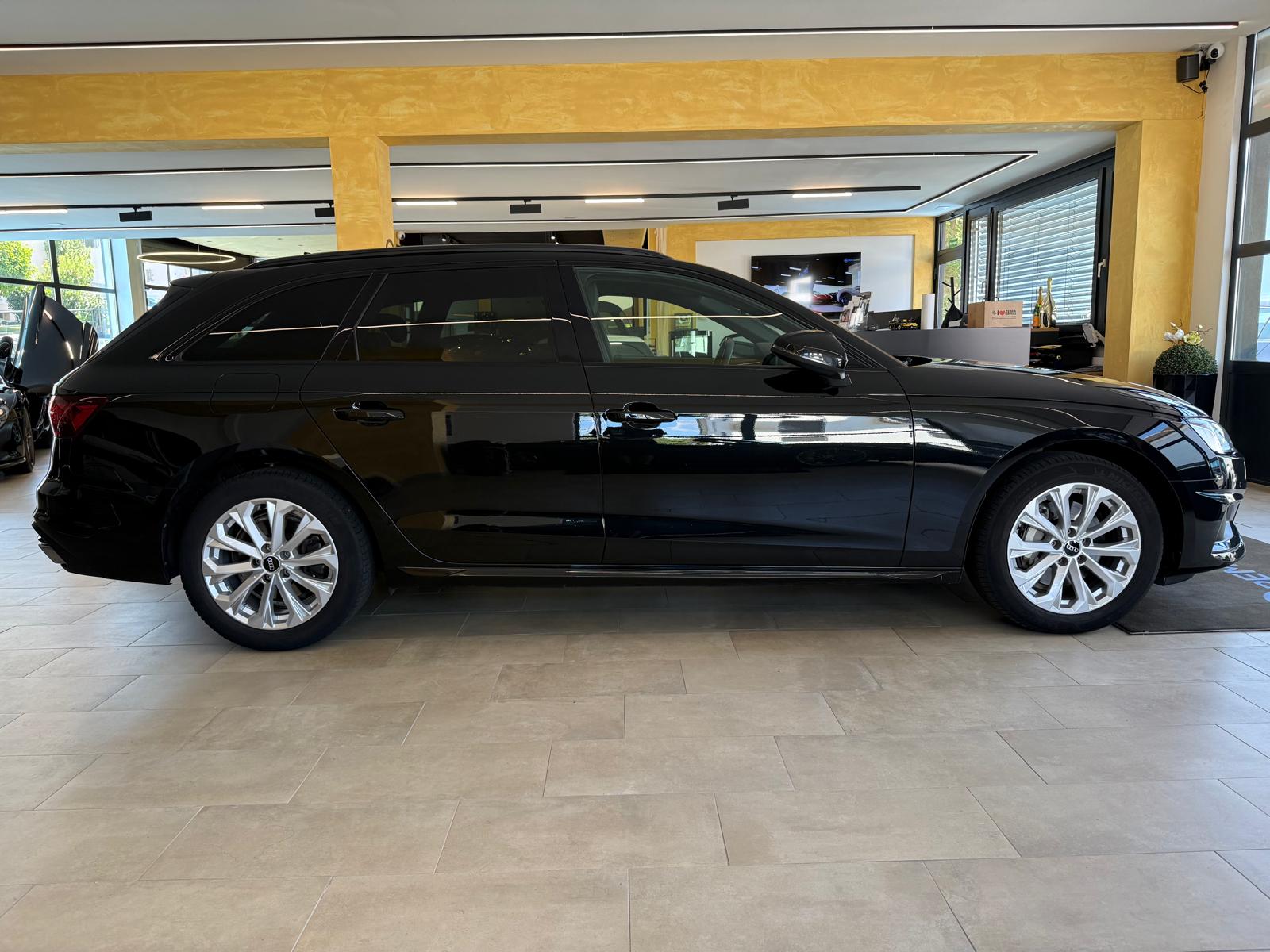 AUDI A4 Avant 40 TFSI advanced S-tronic quattro-showroom-element-1