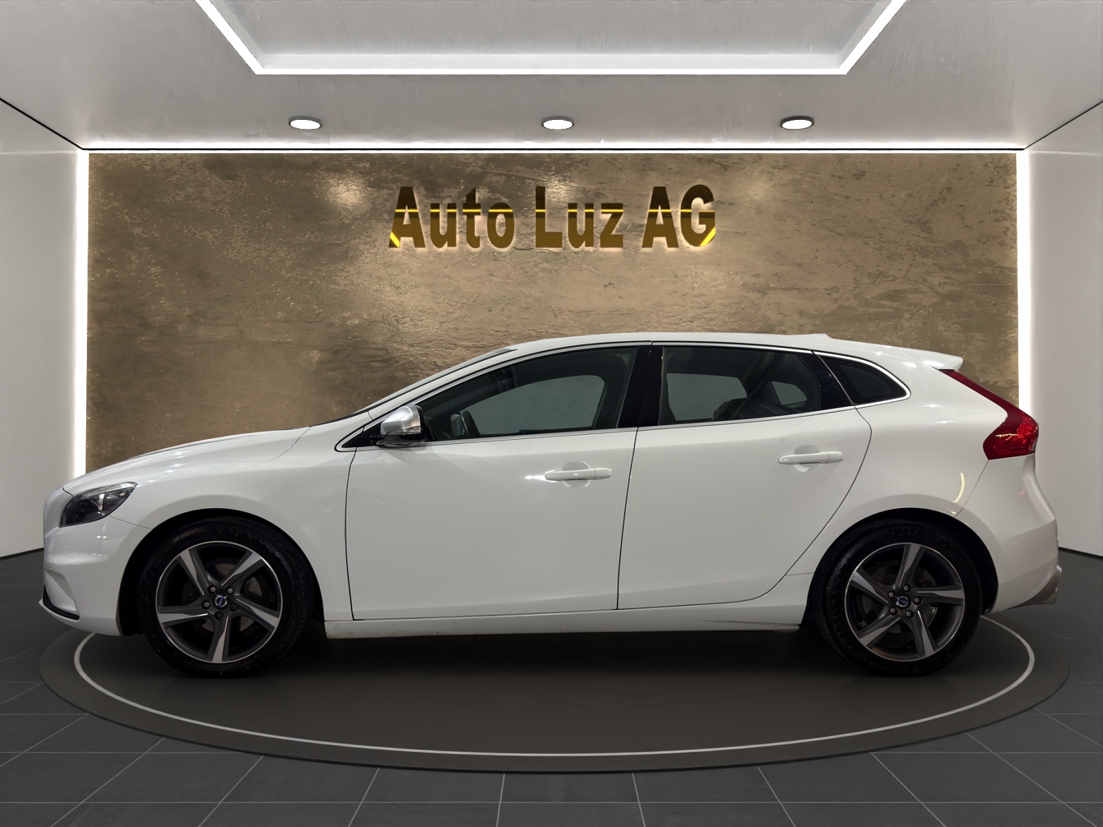 VOLVO V40 D2 R-Design-image-5