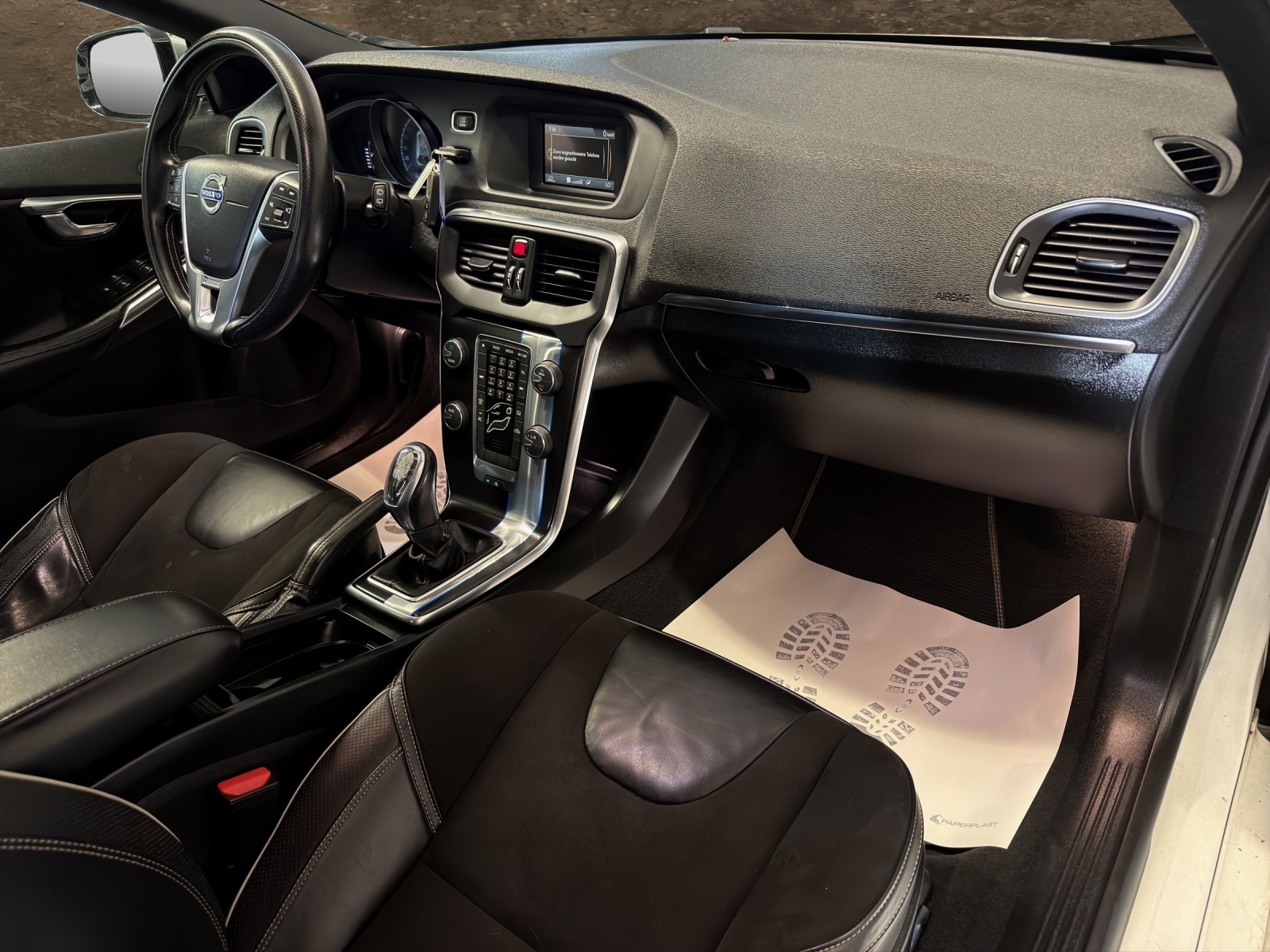 VOLVO V40 D2 R-Design-image-9
