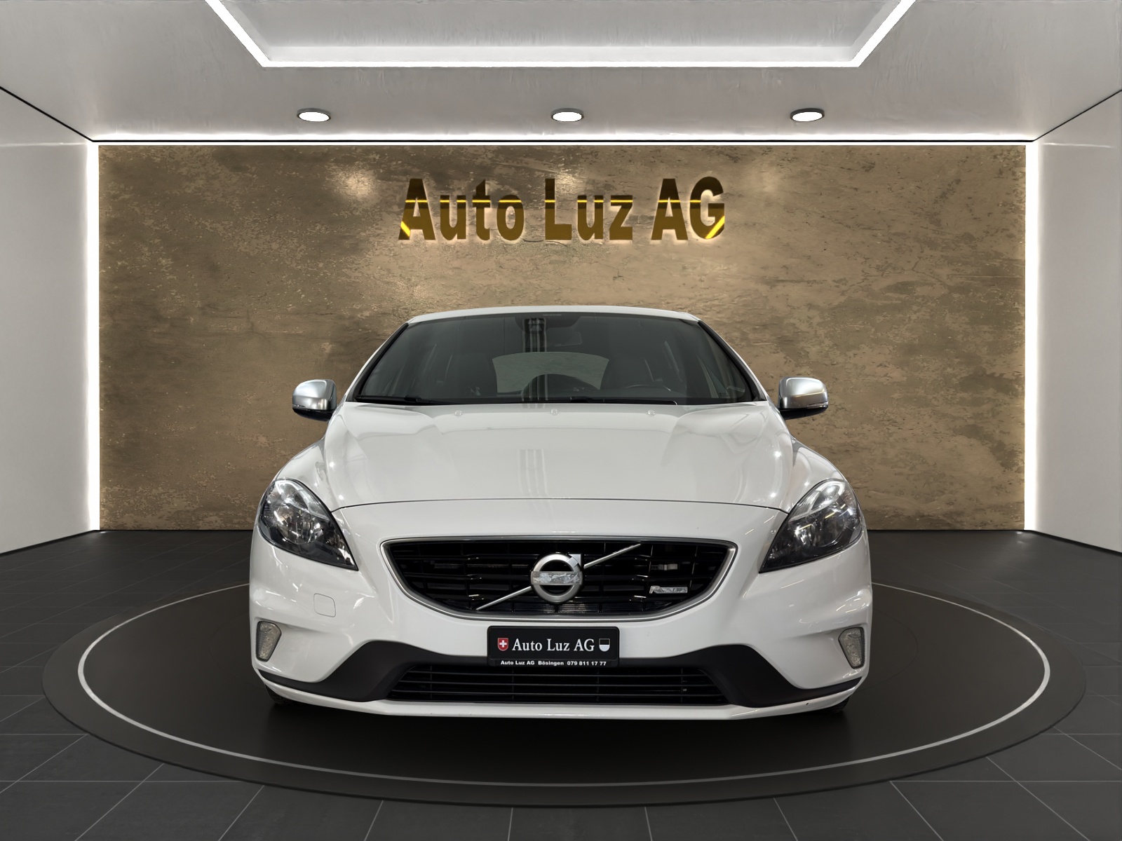 VOLVO V40 D2 R-Design-showroom-element-1
