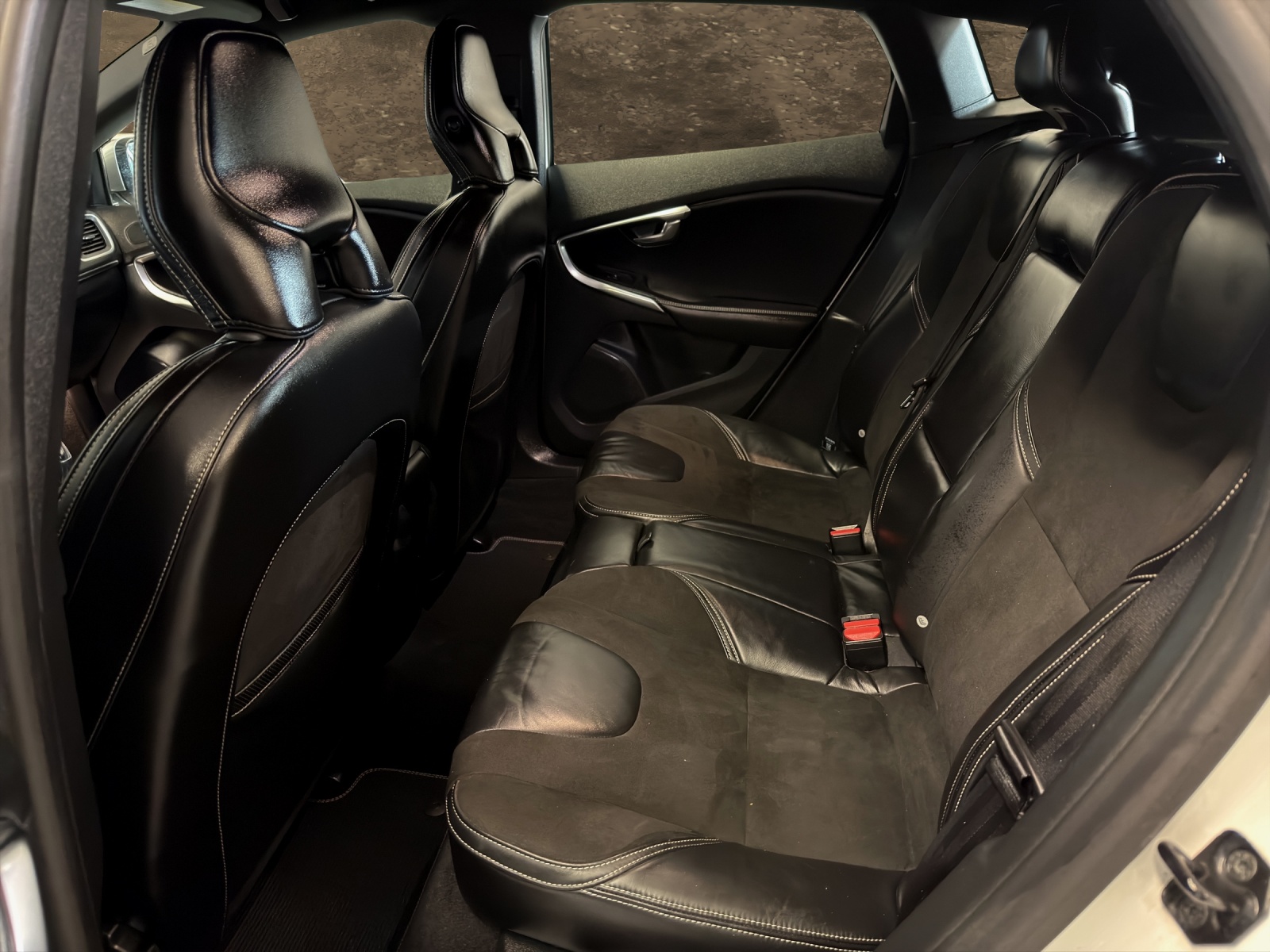 VOLVO V40 D2 R-Design-image-8