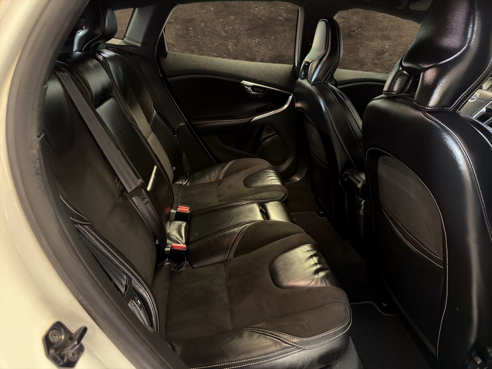 VOLVO V40 D2 R-Design-image-12