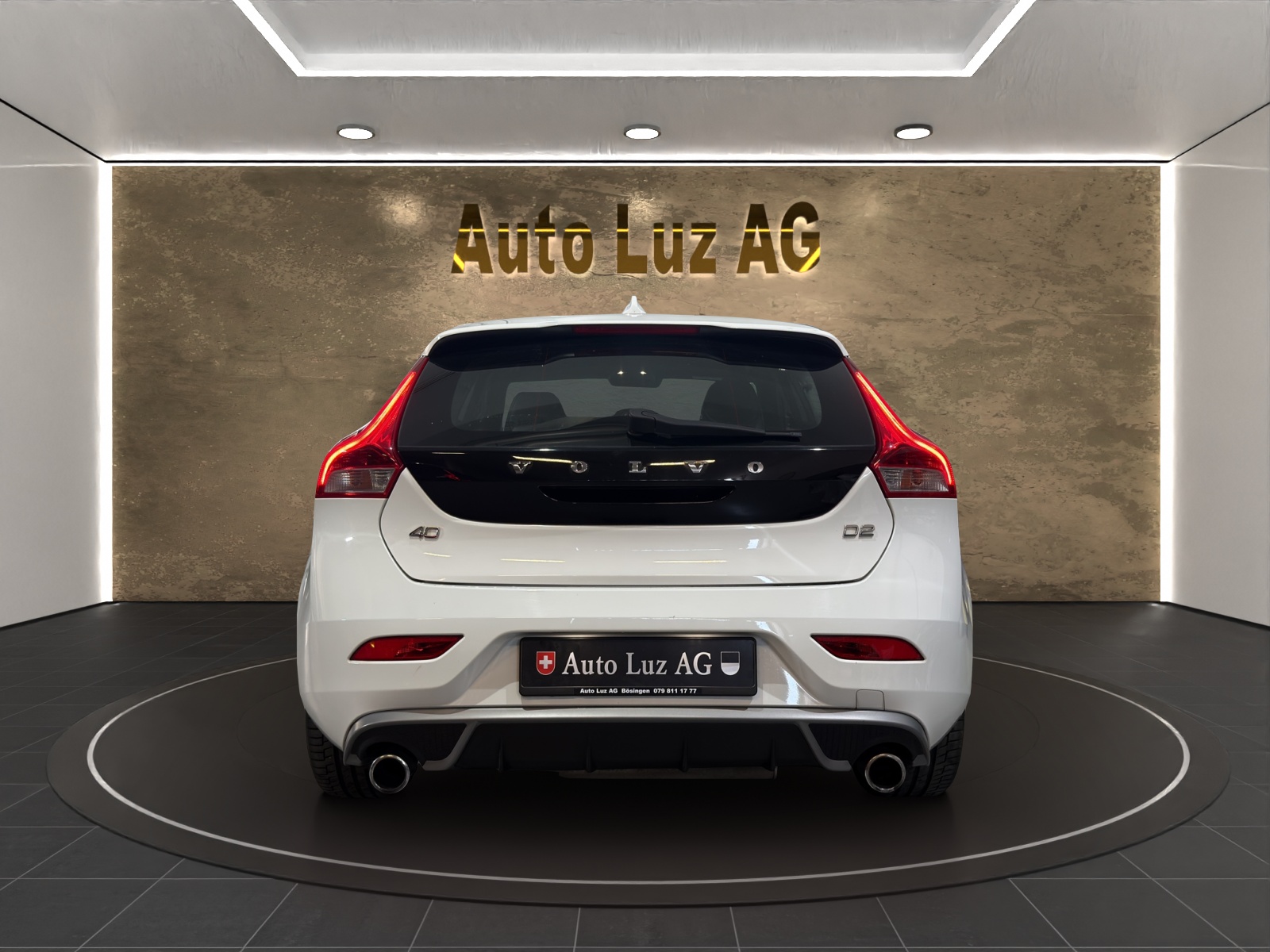 VOLVO V40 D2 R-Design-showroom-element-2