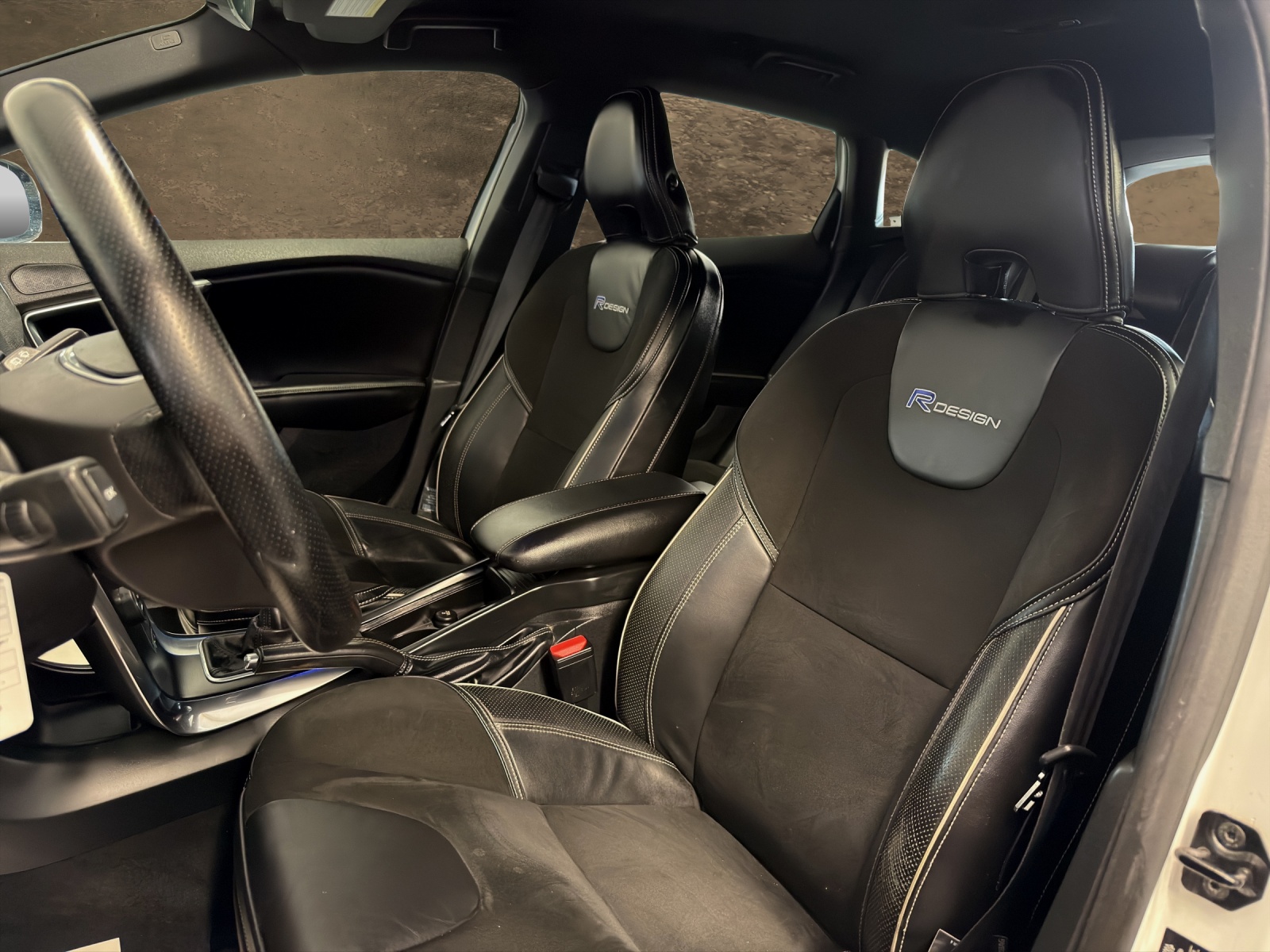 VOLVO V40 D2 R-Design-image-11