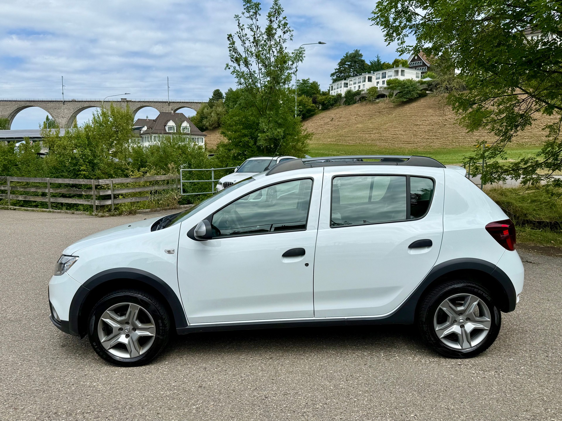 DACIA Sandero Tce 90 Stepway Lauréate Automatic-image-9