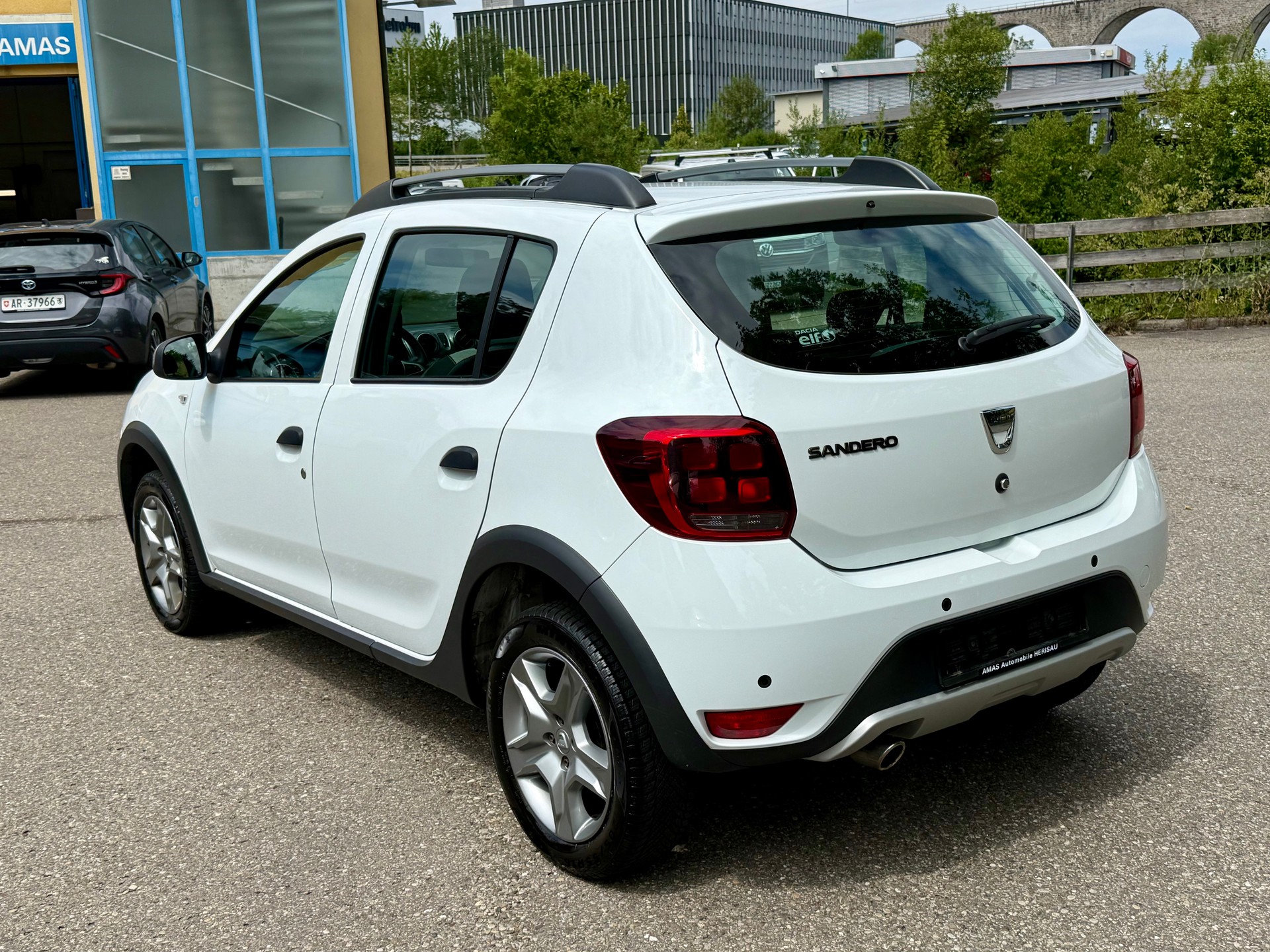 DACIA Sandero Tce 90 Stepway Lauréate Automatic-image-3