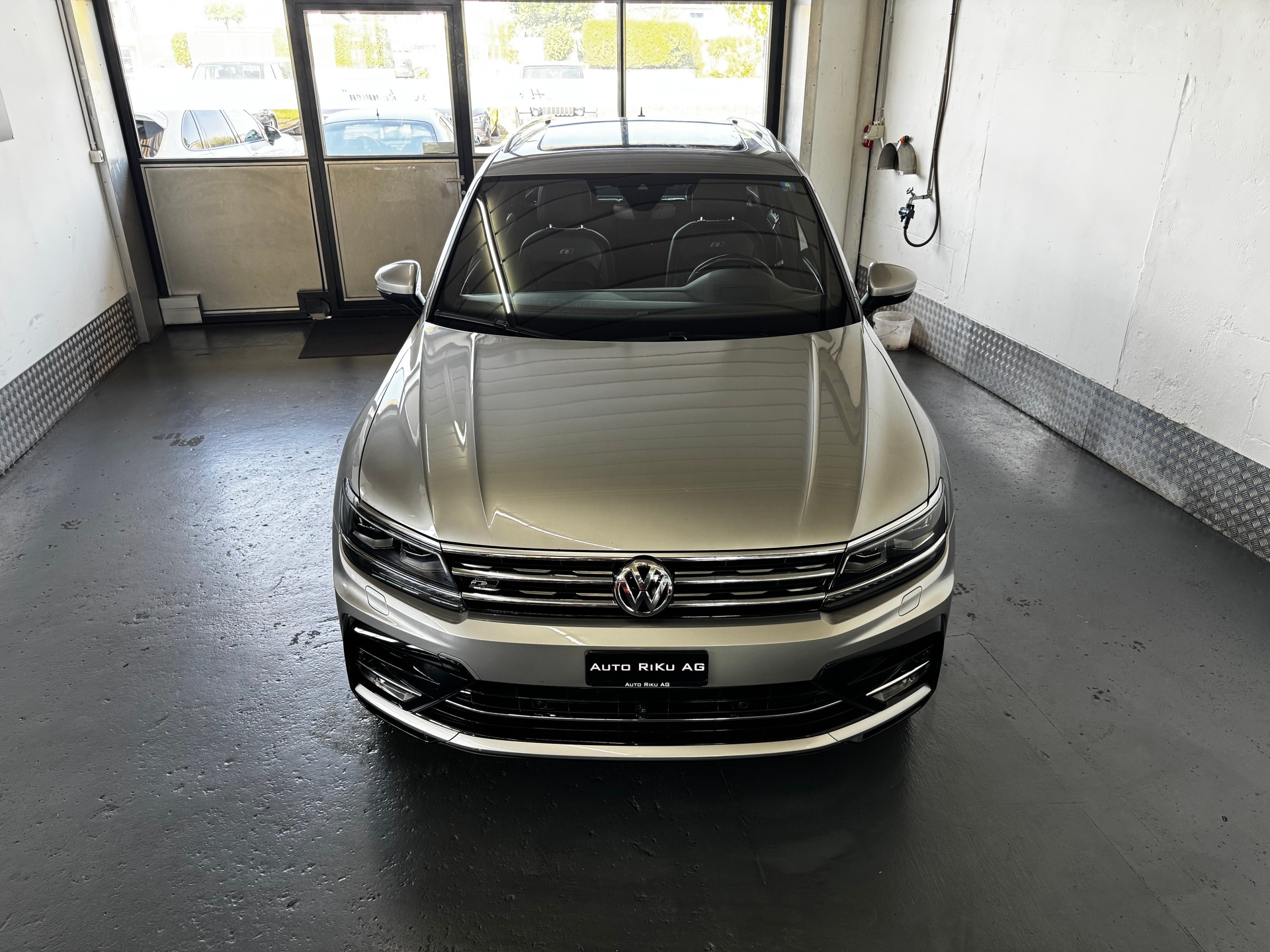 VW Tiguan 2.0TSI R-Line 4Motion DSG-showroom-element-2