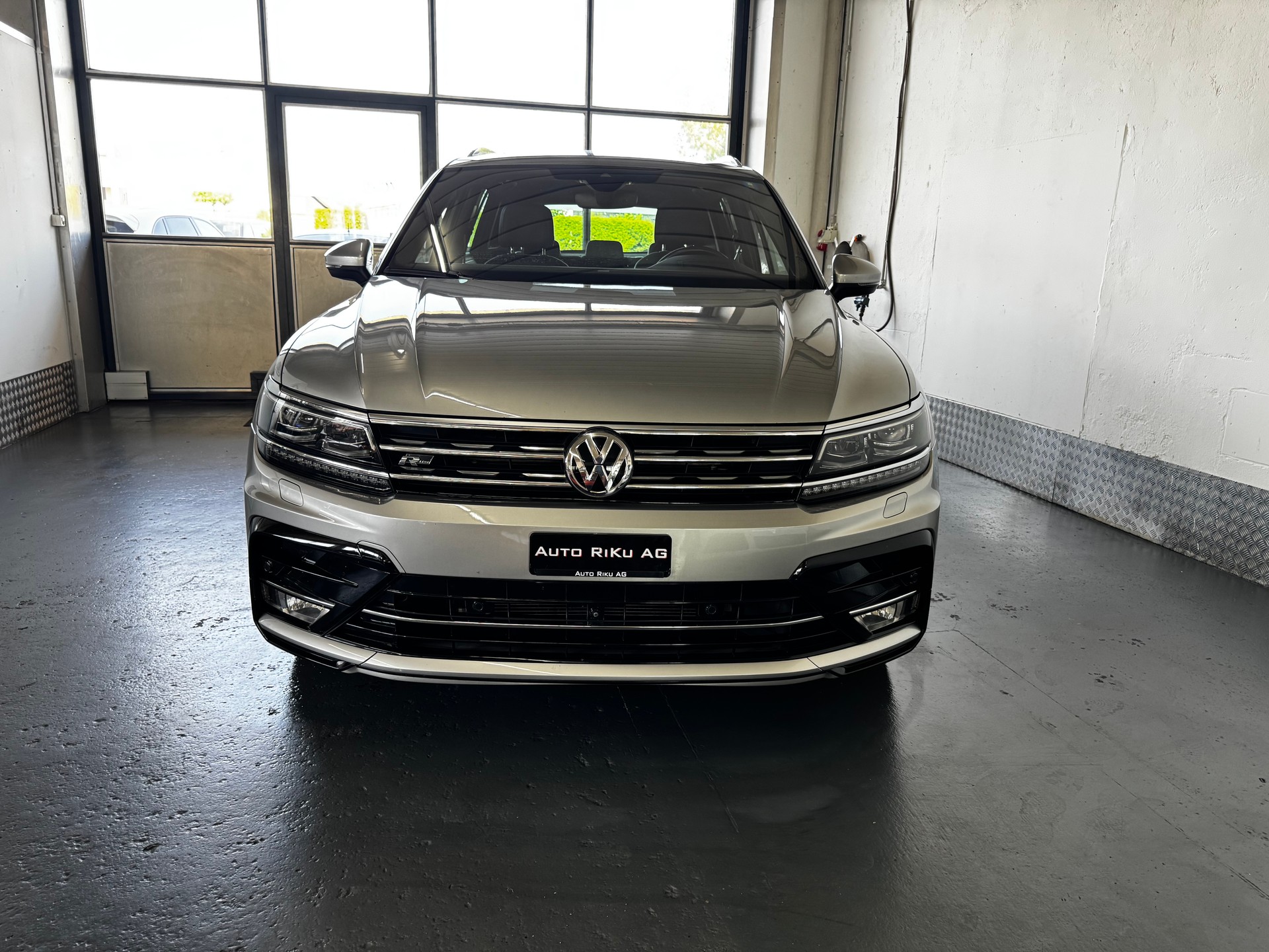 VW Tiguan 2.0TSI R-Line 4Motion DSG-showroom-element-3