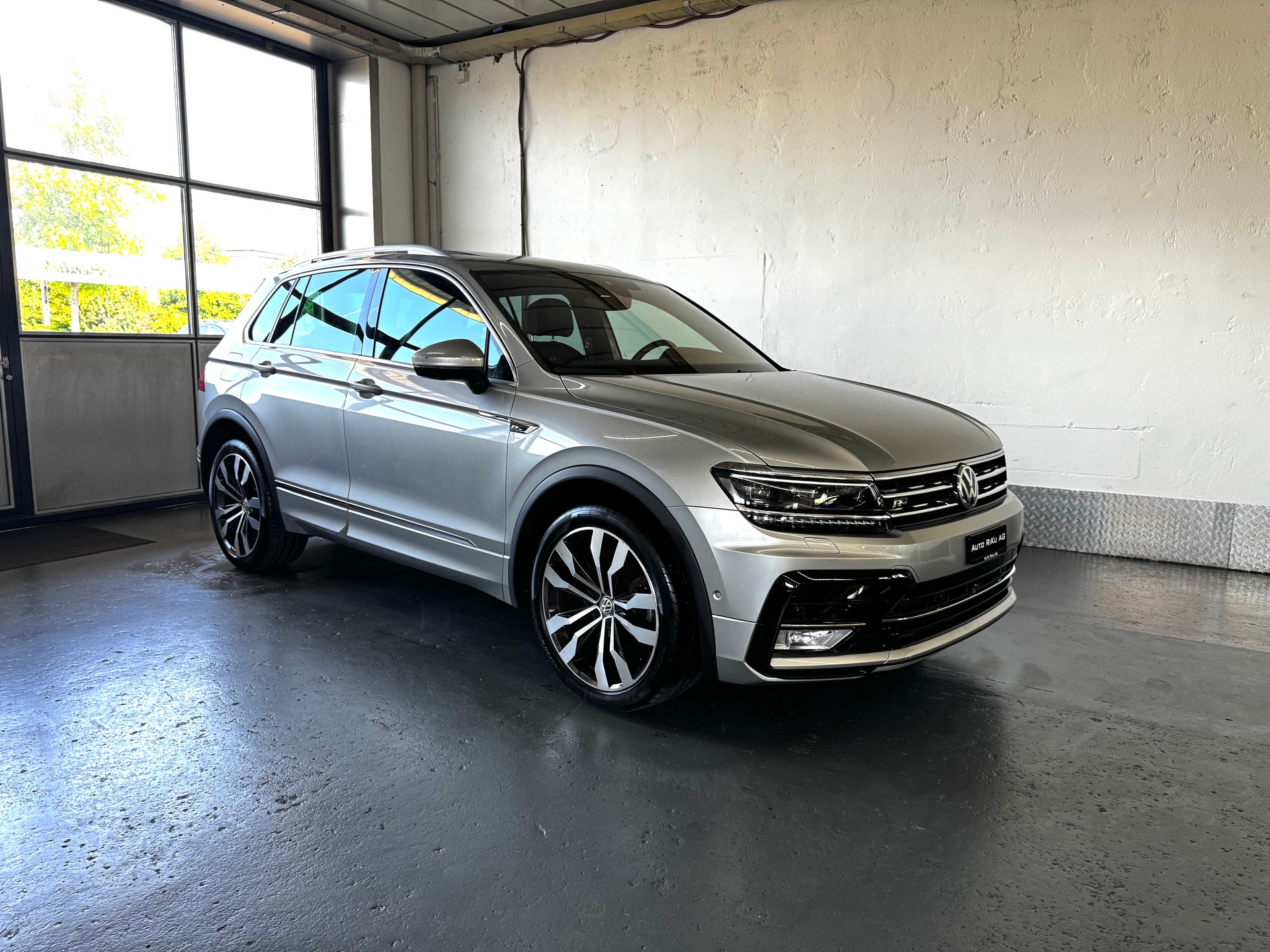 VW Tiguan 2.0TSI R-Line 4Motion DSG-showroom-element-1