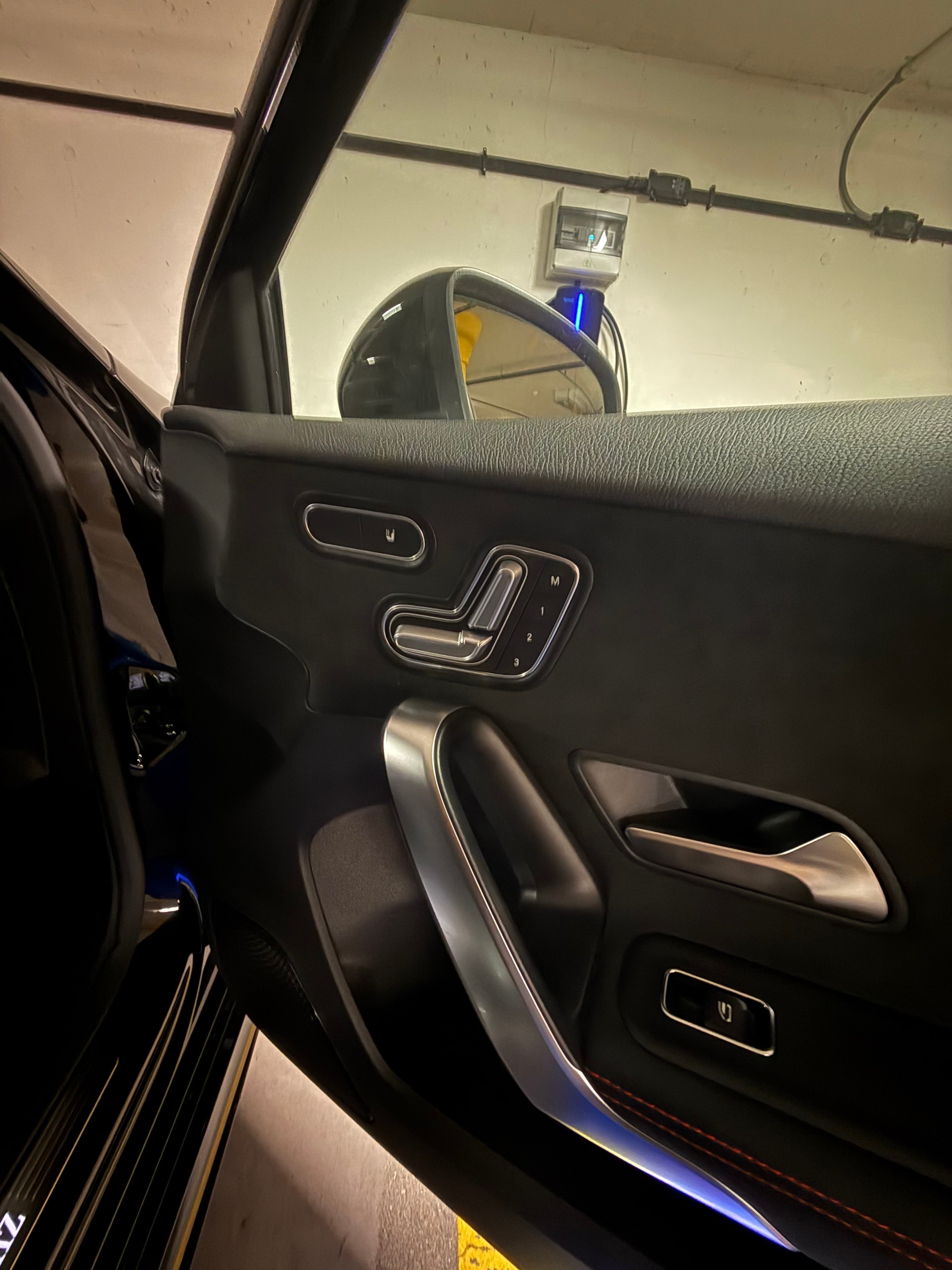 MERCEDES-BENZ A 200 AMG Line-image-9