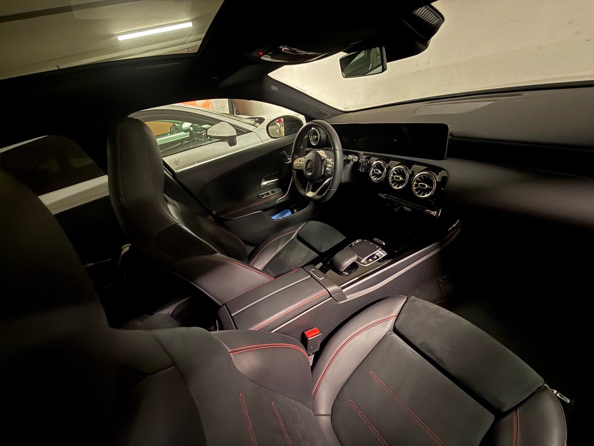 MERCEDES-BENZ A 200 AMG Line-image-6