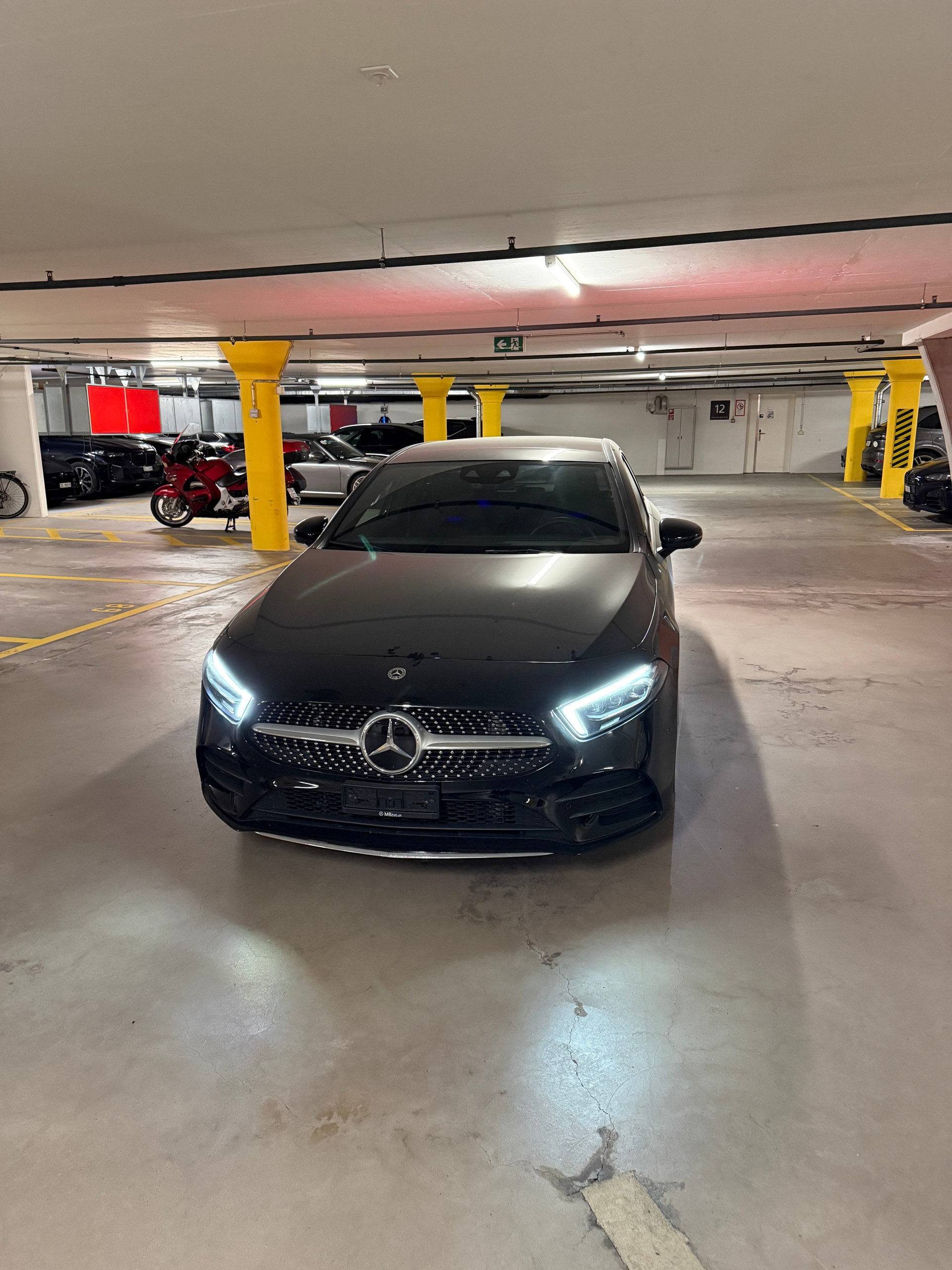 MERCEDES-BENZ A 200 AMG Line