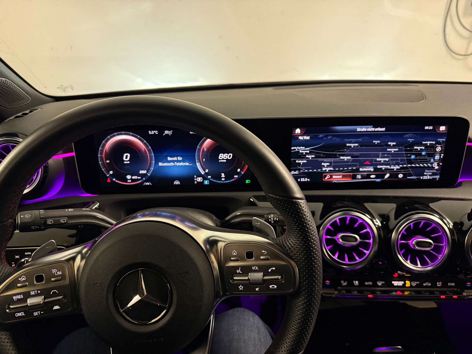 MERCEDES-BENZ A 200 AMG Line-image-5