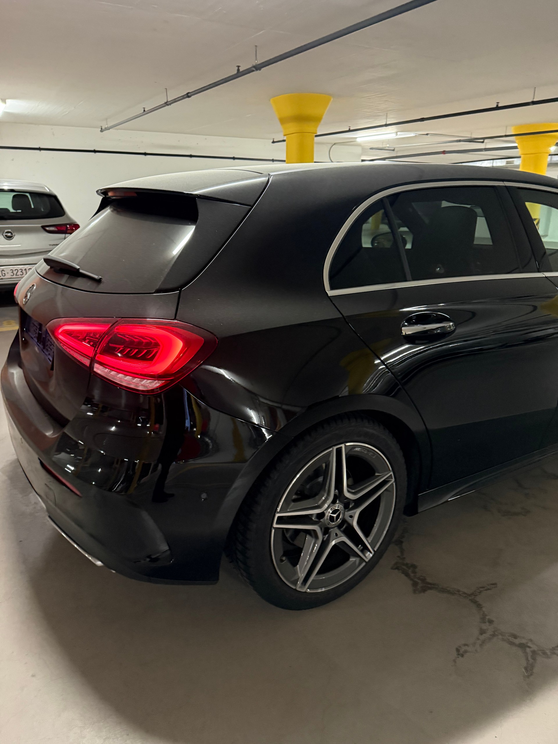 MERCEDES-BENZ A 200 AMG Line-image-3