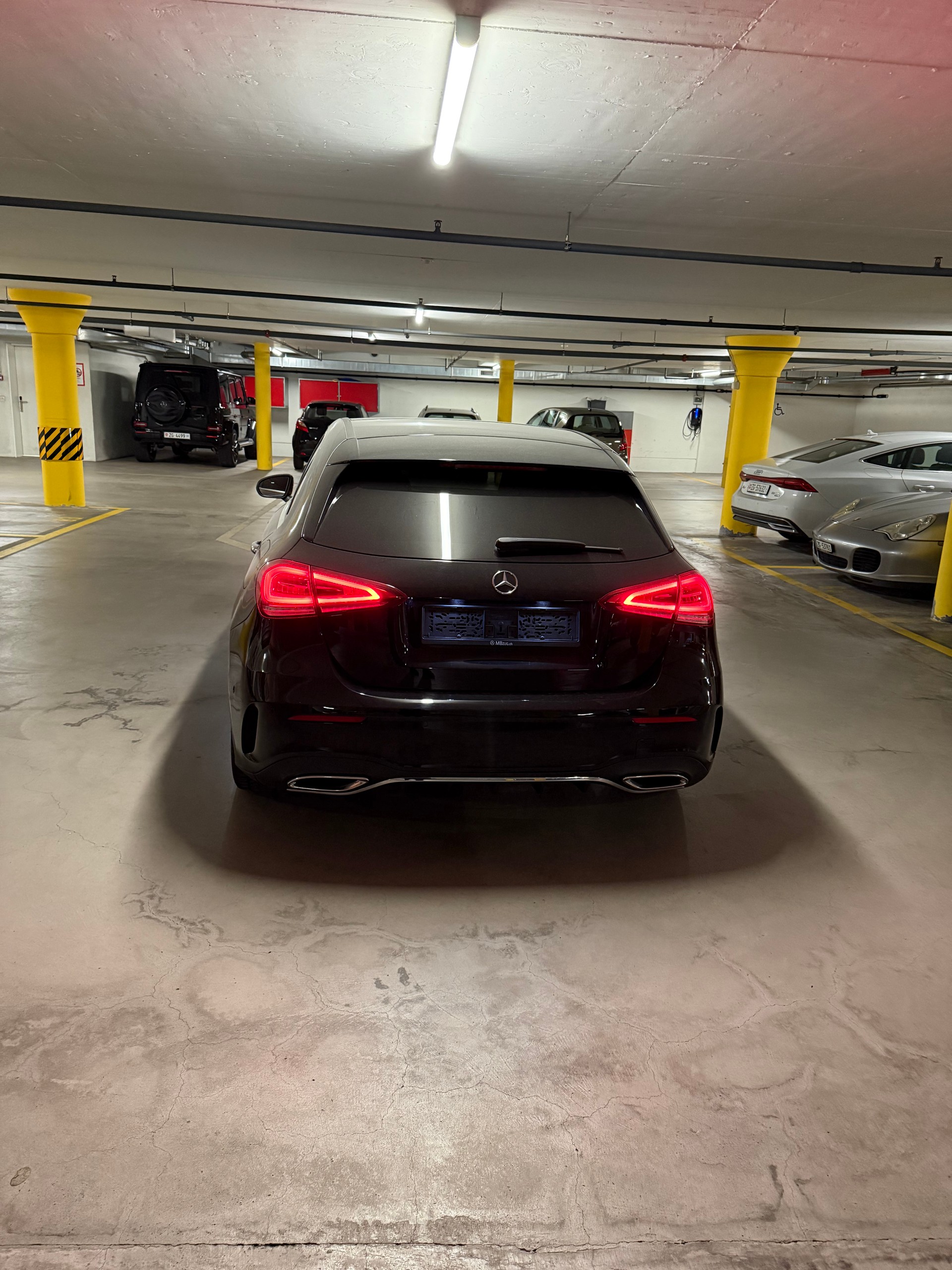 MERCEDES-BENZ A 200 AMG Line-image-1