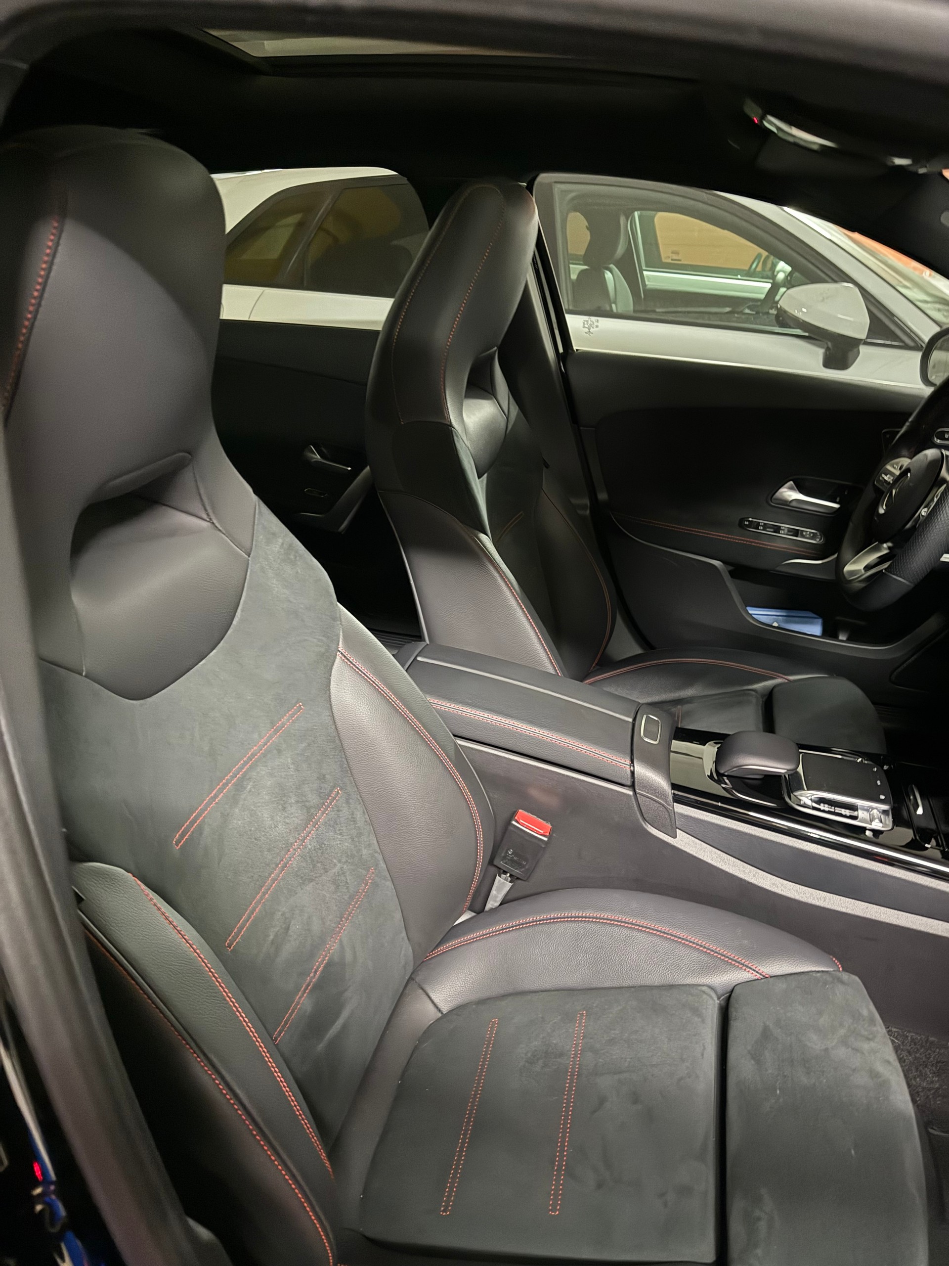 MERCEDES-BENZ A 200 AMG Line-image-4