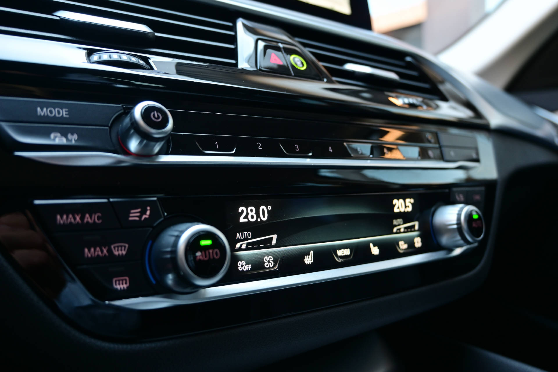 BMW 520d xDrive Touring-image-11