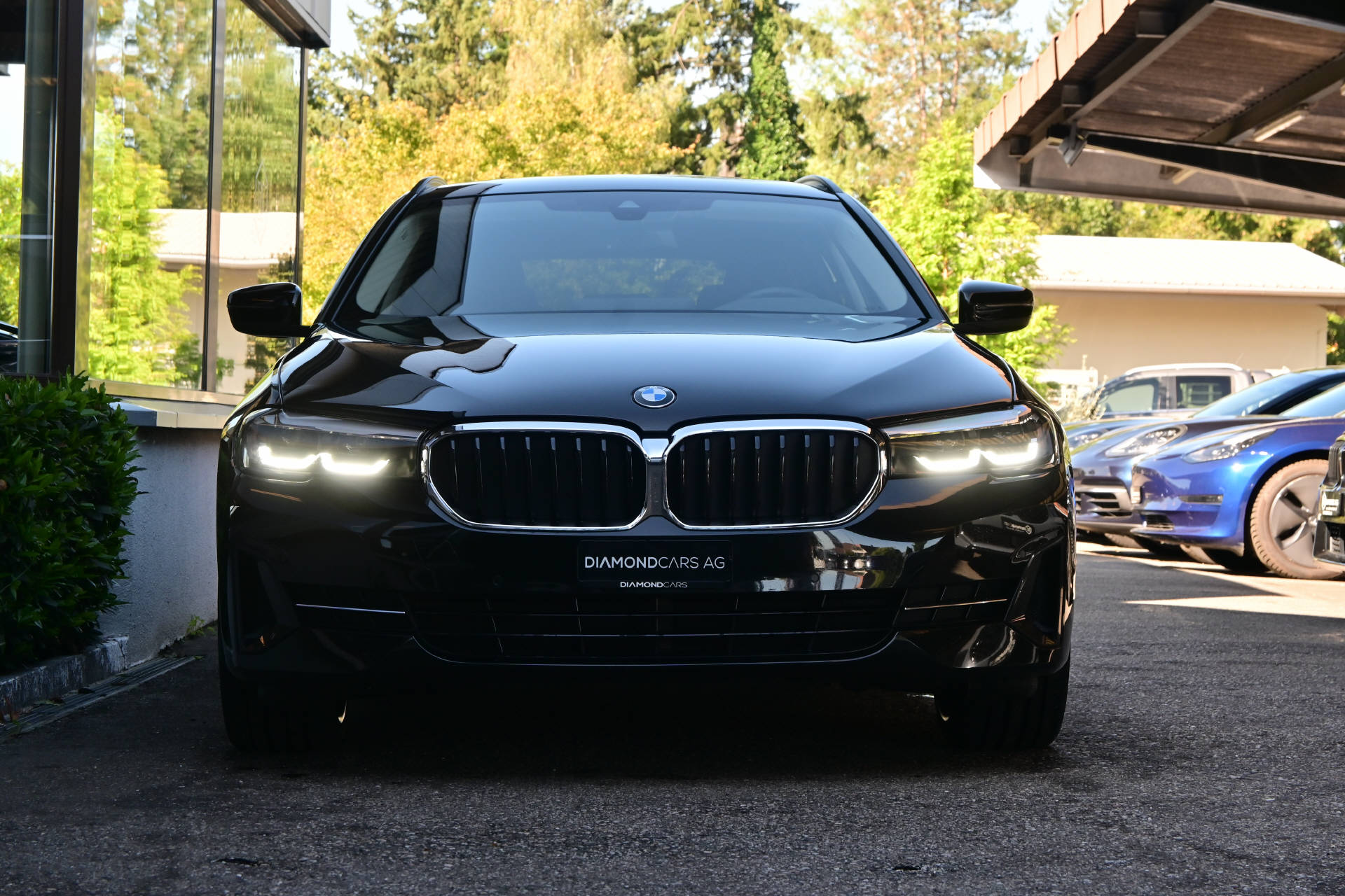 BMW 520d xDrive Touring-showroom-element-1