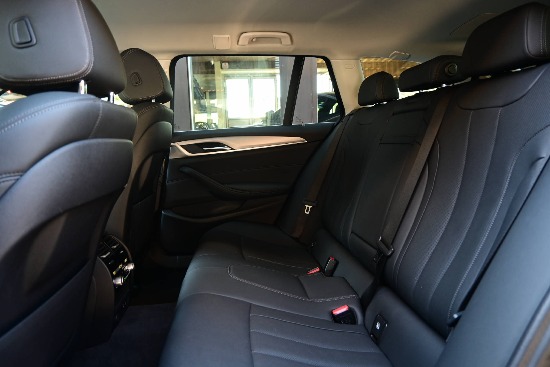 BMW 520d xDrive Touring-image-20