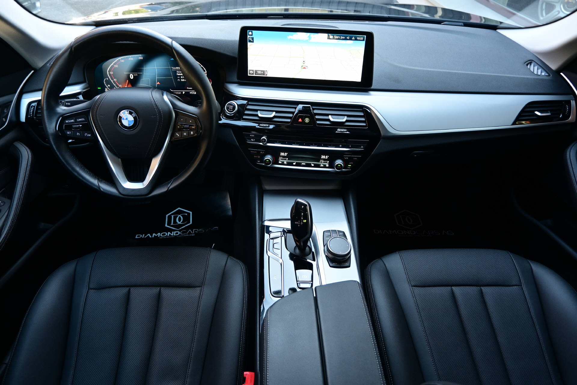BMW 520d xDrive Touring-image-13
