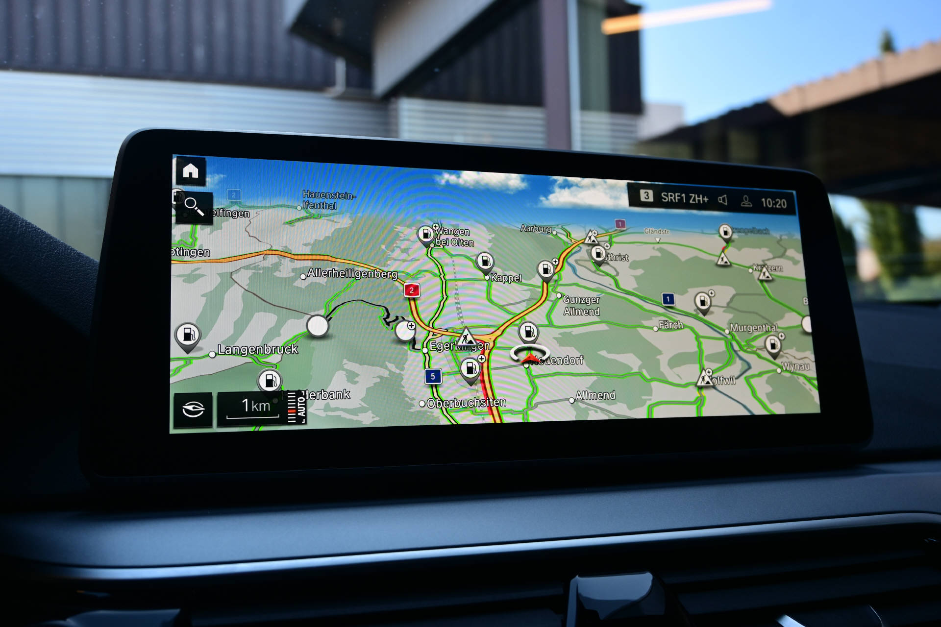 BMW 520d xDrive Touring-image-12