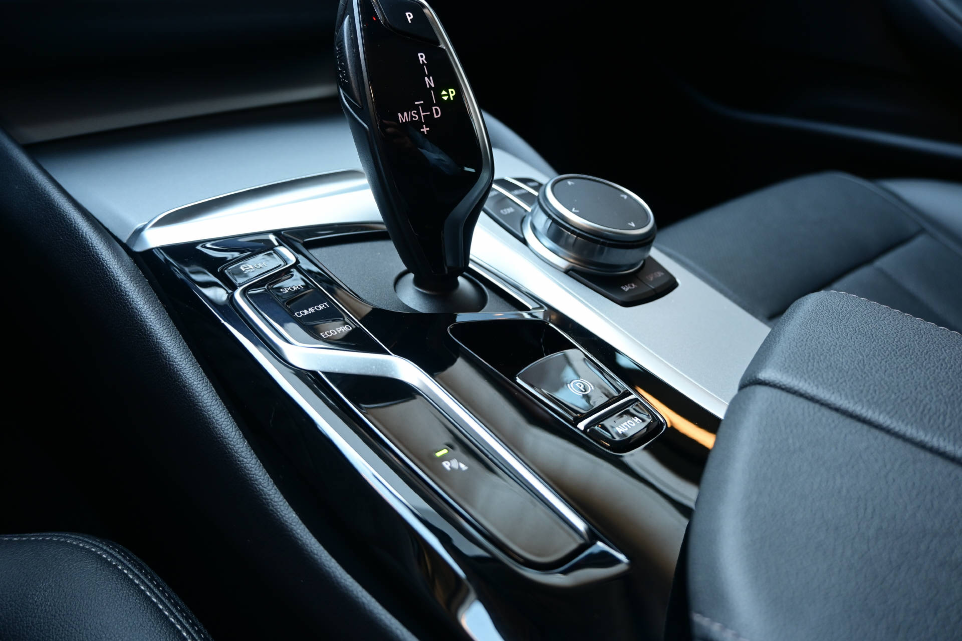 BMW 520d xDrive Touring-image-15