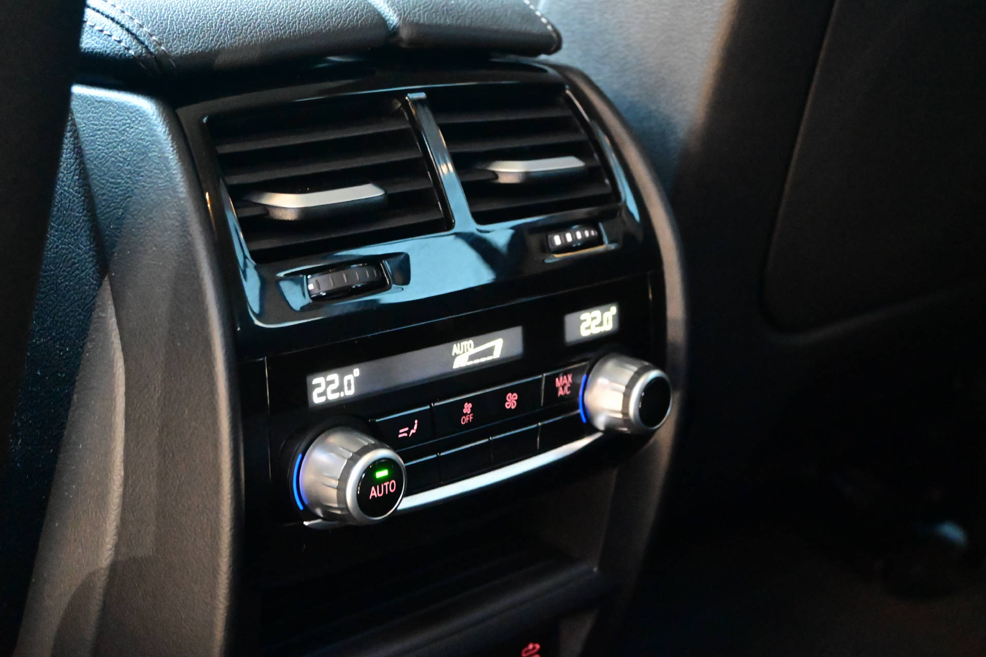 BMW 520d xDrive Touring-image-19