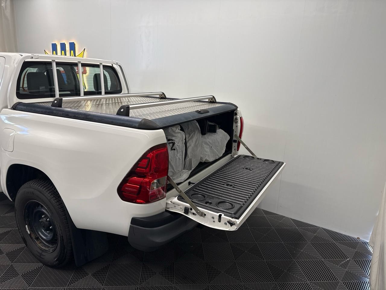 TOYOTA Hilux 2.4D-4D Luna Double Cab 4x4-image-6