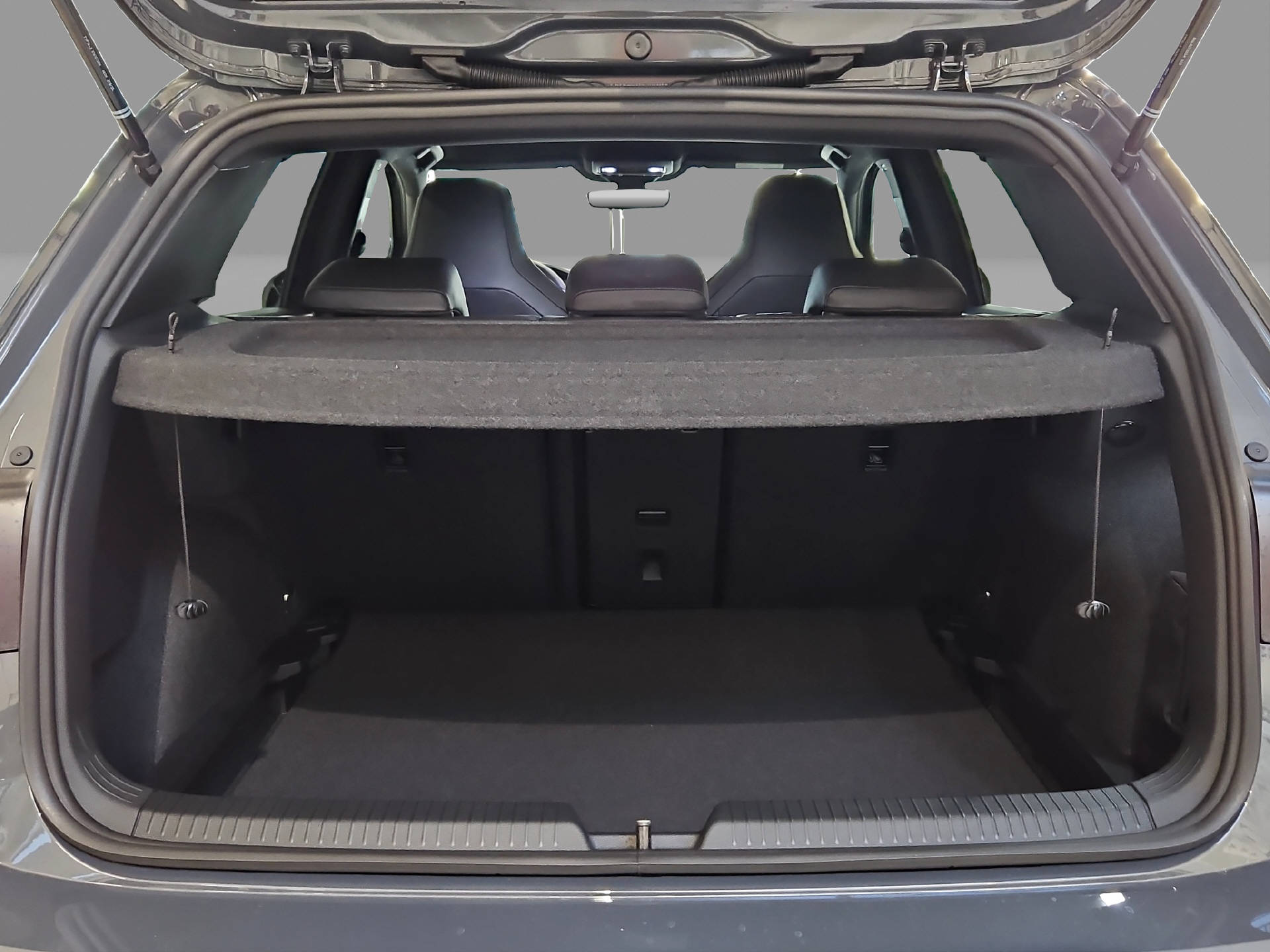 VW Golf VIII 1.5 eTSI R-Line DSG-image-16
