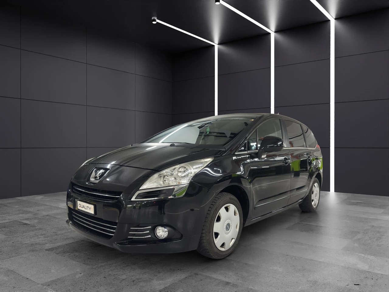 PEUGEOT 5008 1.6 16V T Sport