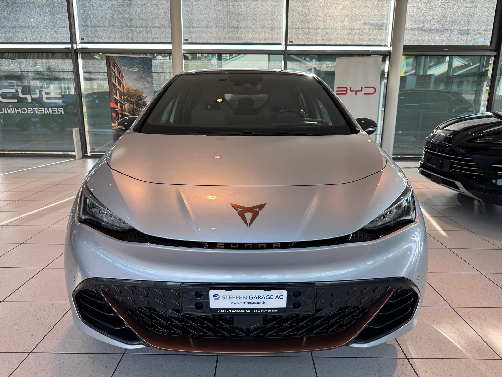 CUPRA Born 58 kWh-showroom-element-1