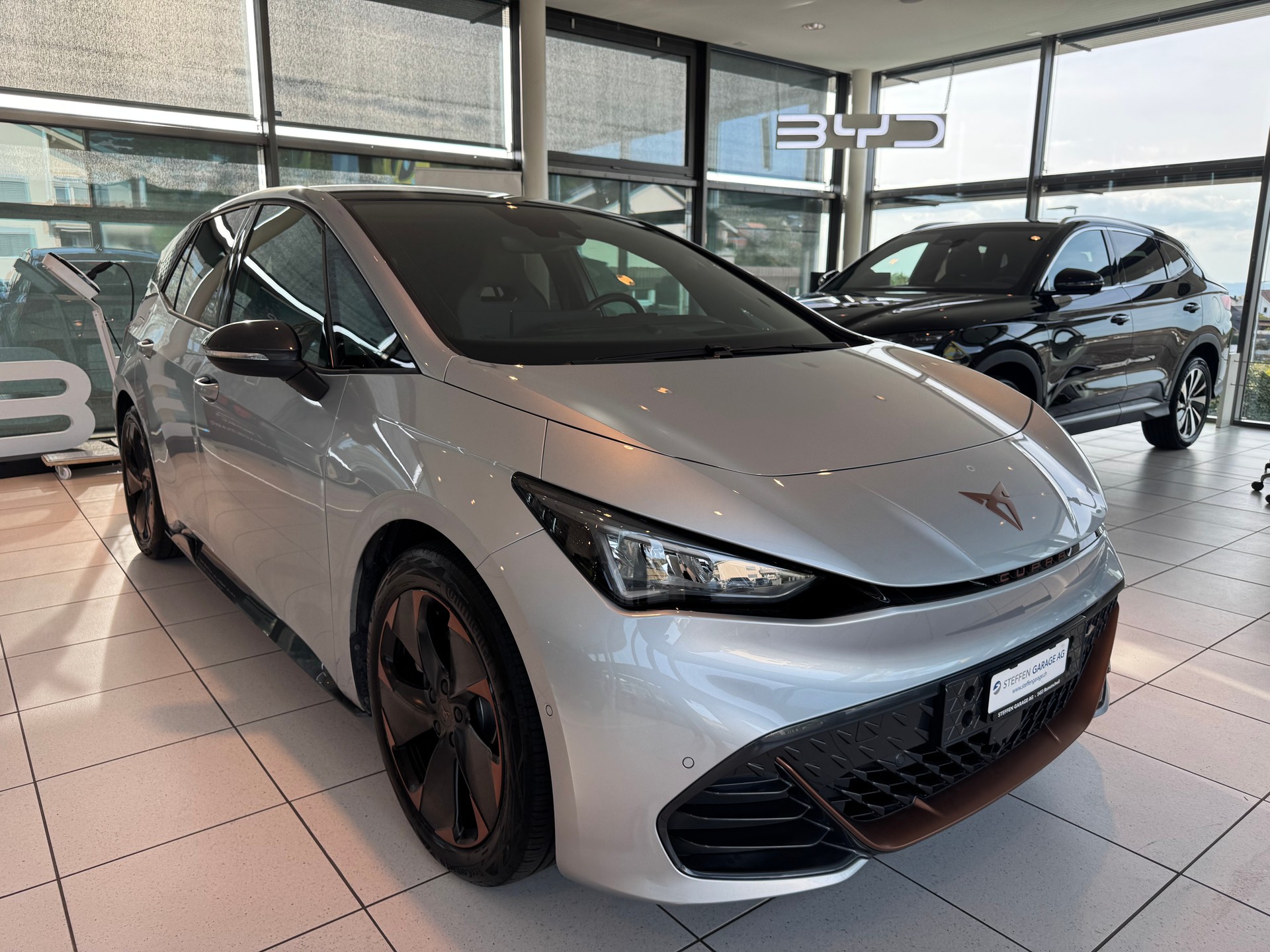 CUPRA Born 58 kWh-showroom-element-2