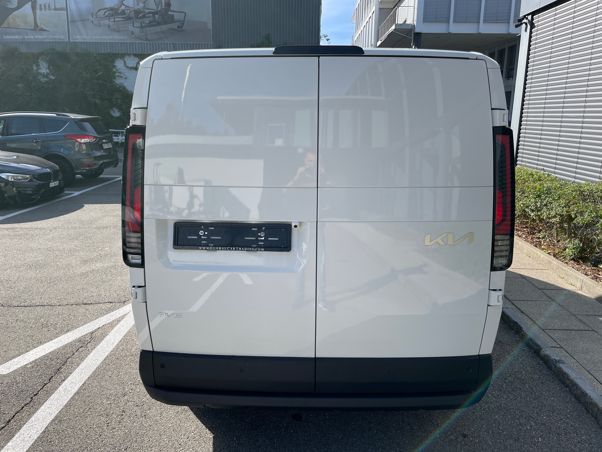 KIA PV5 Cargo 71.2 kWh Elite L2H1, 2-Schiebetüren und Wärmepumpe-showroom-element-3