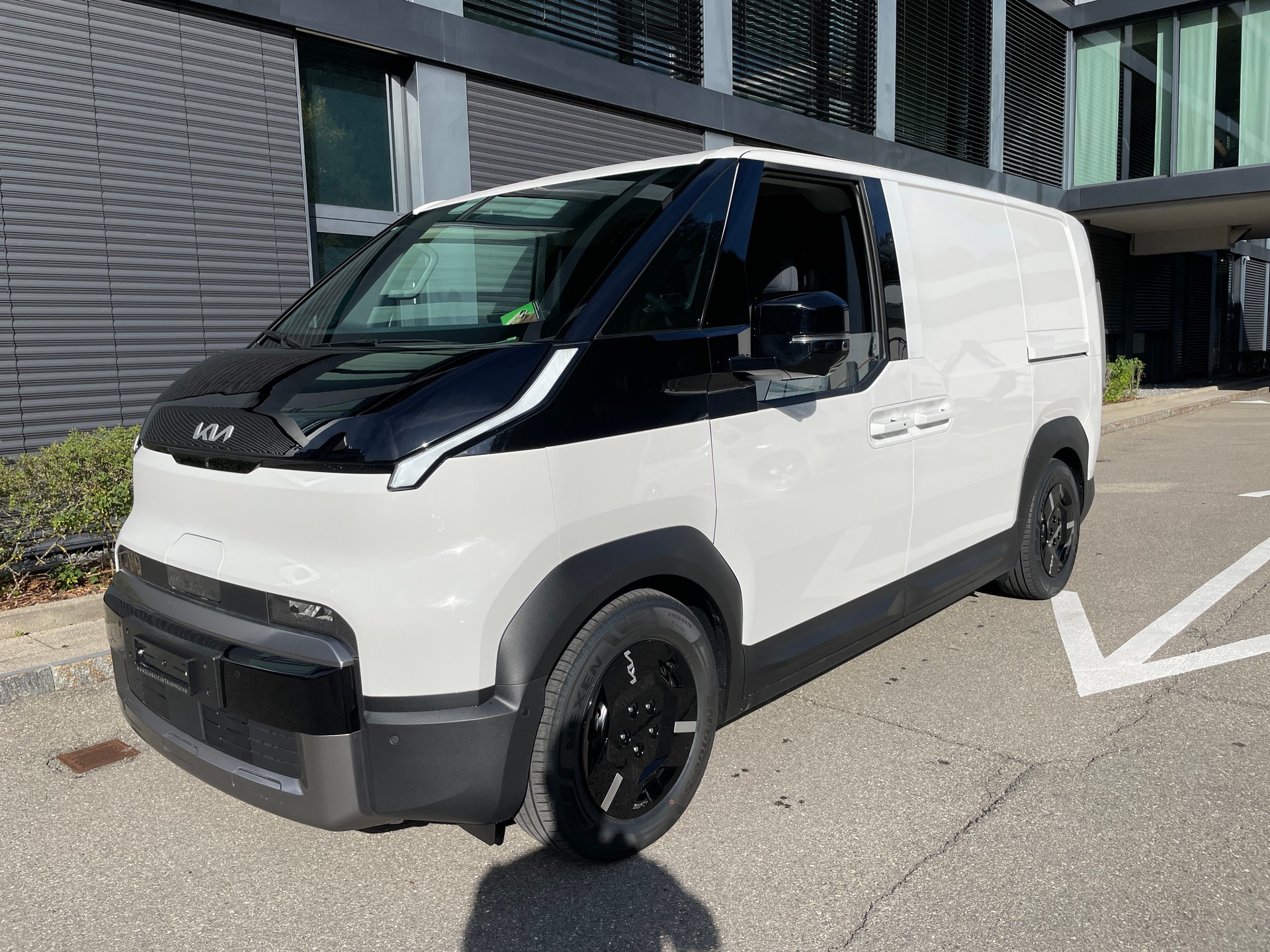 KIA PV5 Cargo 71.2 kWh Elite L2H1, 2-Schiebetüren und Wärmepumpe