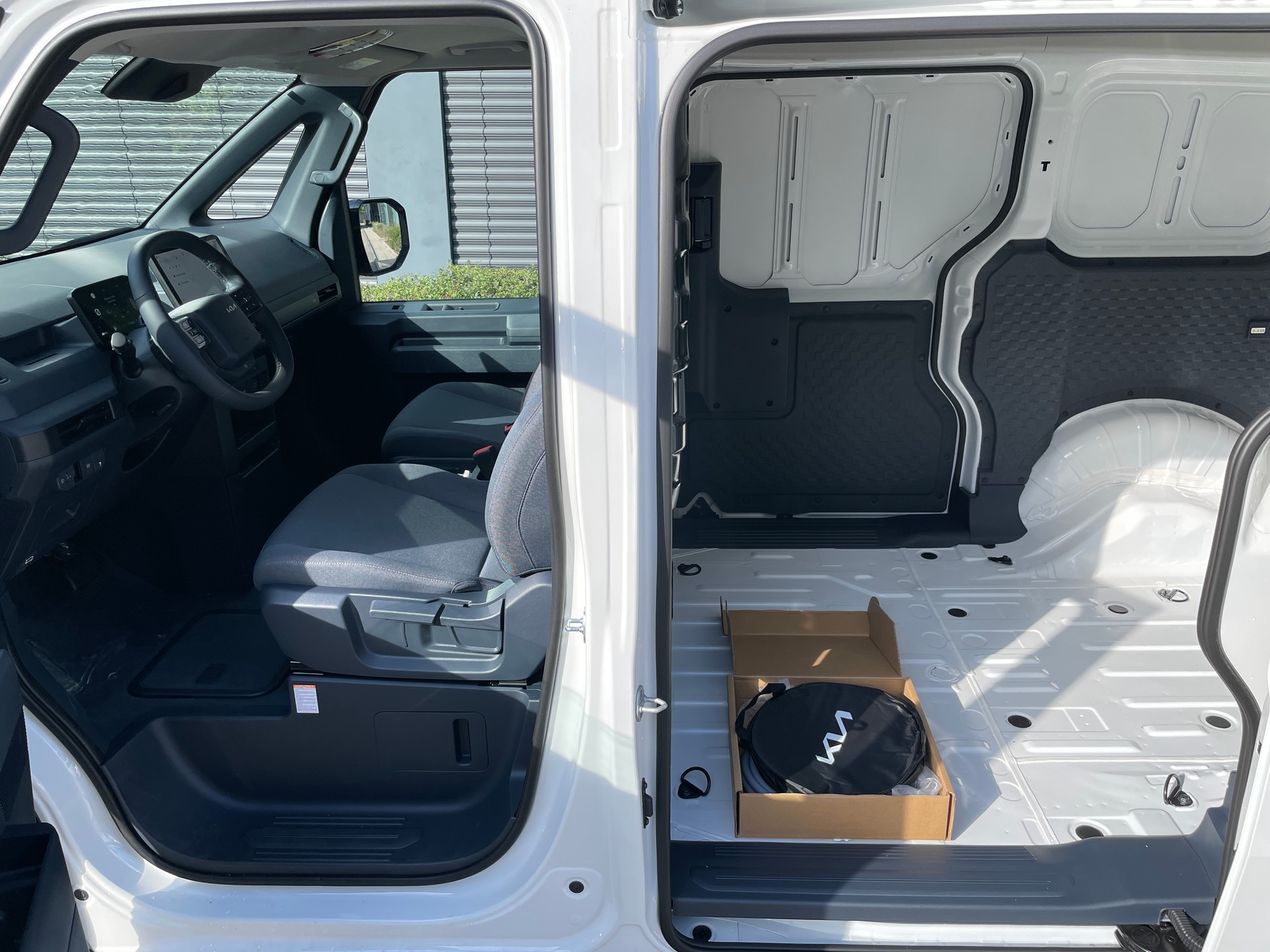 KIA PV5 Cargo 71.2 kWh Elite L2H1, 2-Schiebetüren und Wärmepumpe-image-12