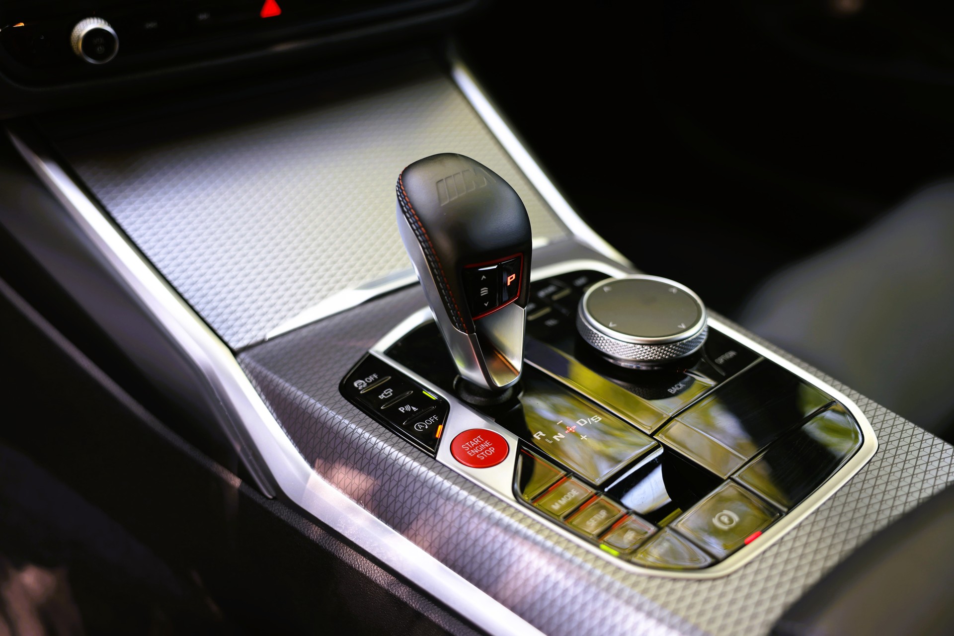 BMW M4 Coupé Competition *Facelift* *Skyscraper grau* *Innovationspaket II* *Sitzbelüftung* *Werksgarantie bis 05/2028*-image-13