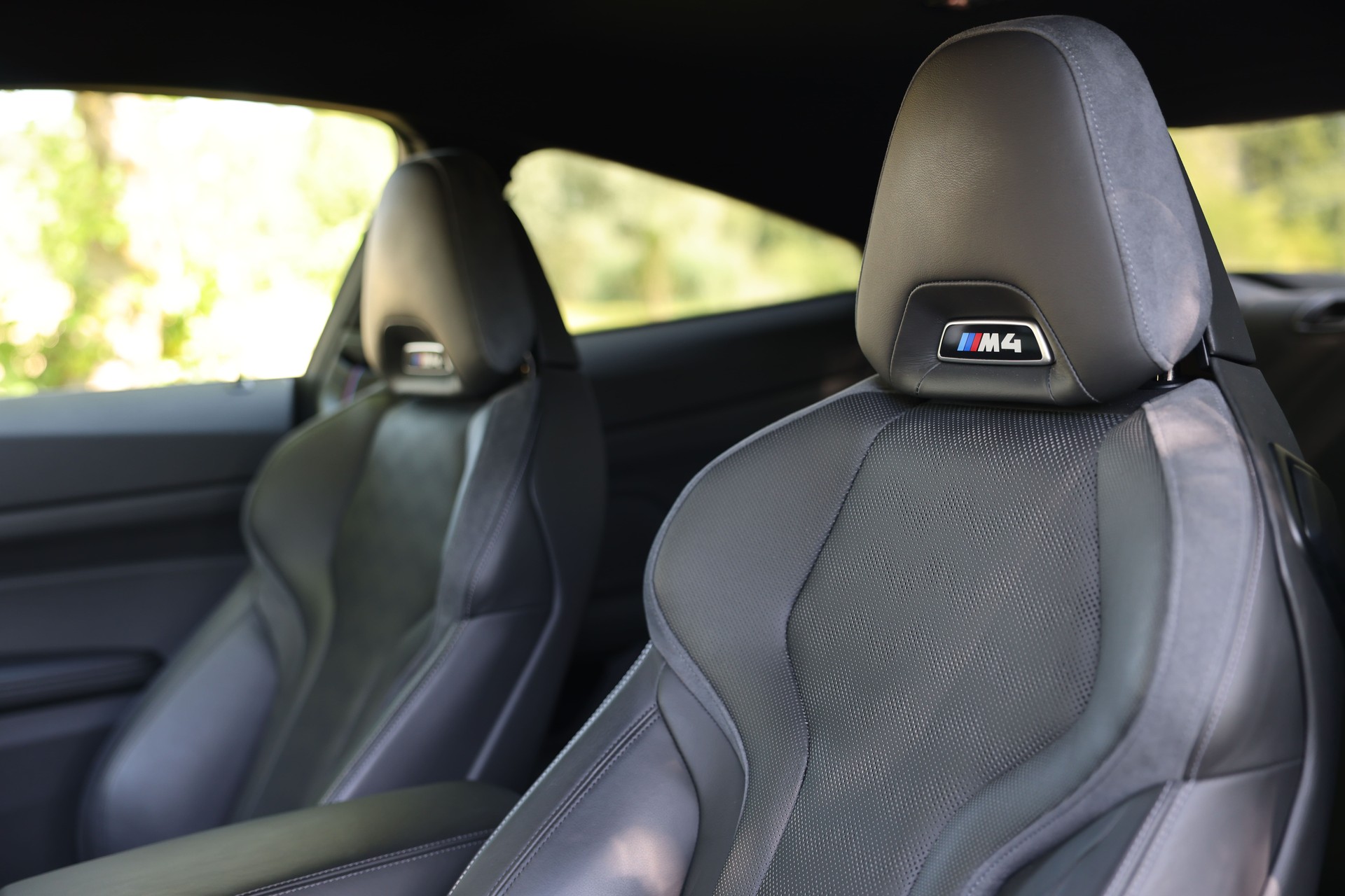BMW M4 Coupé Competition *Facelift* *Skyscraper grau* *Innovationspaket II* *Sitzbelüftung* *Werksgarantie bis 05/2028*-image-12